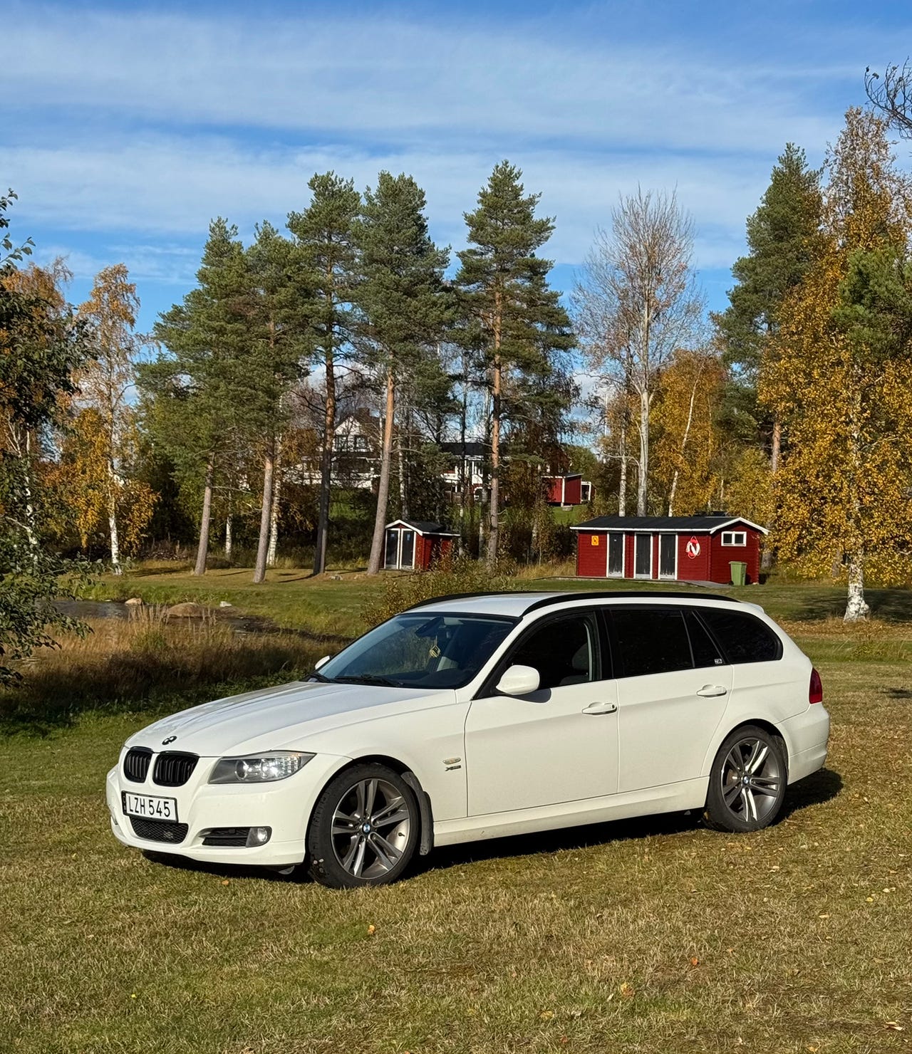 BMW 320d 2012 – bild 1 av 3