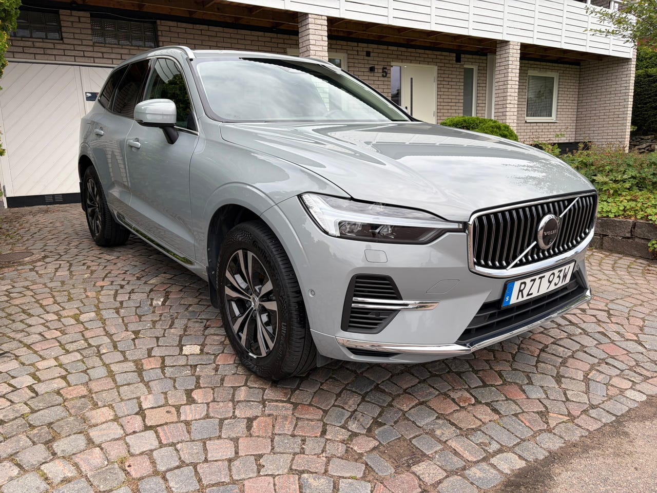 Volvo XC60 2024 – bild 1 av 3