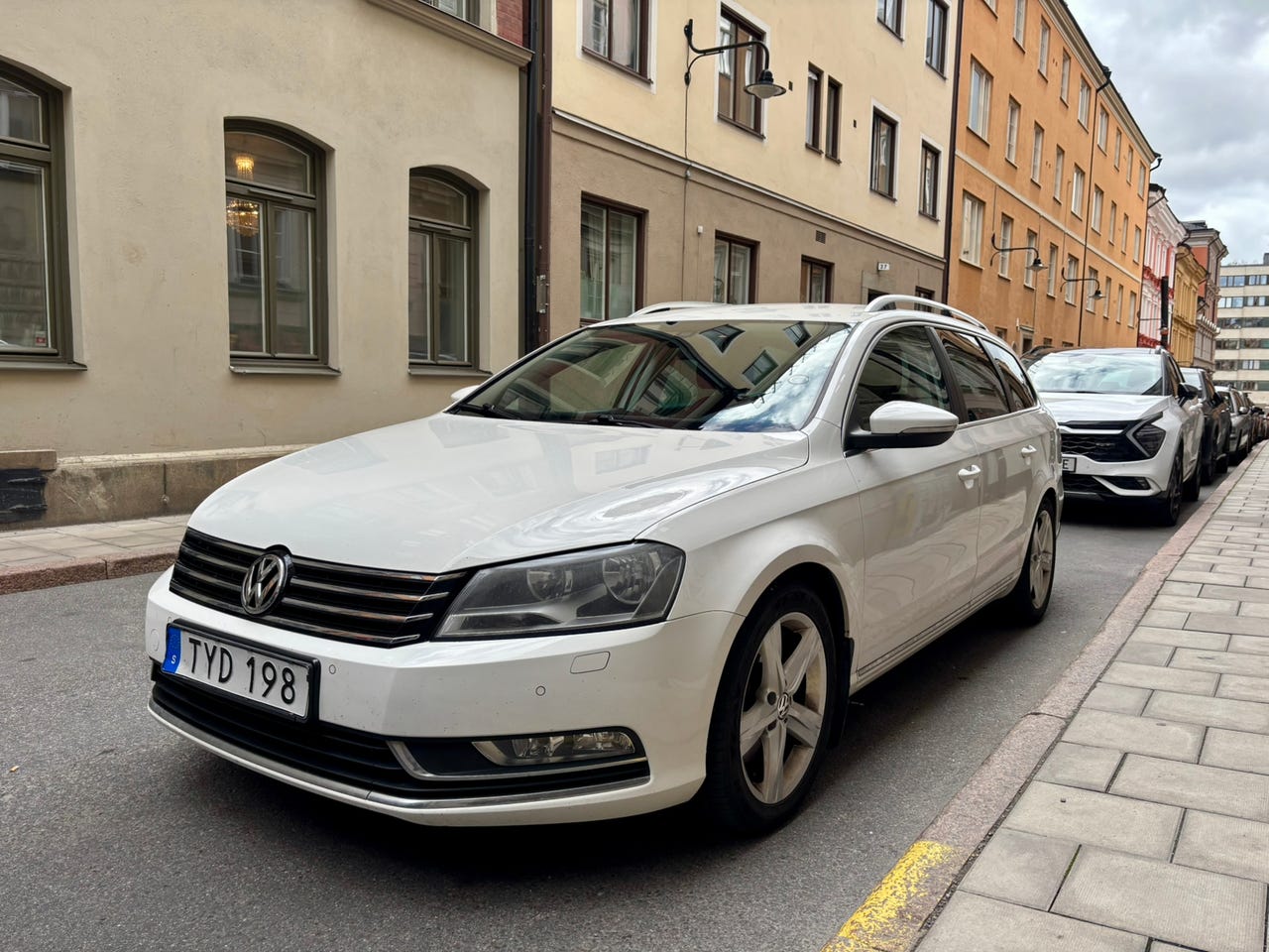 Volkswagen Passat 2014 – bild 1 av 6