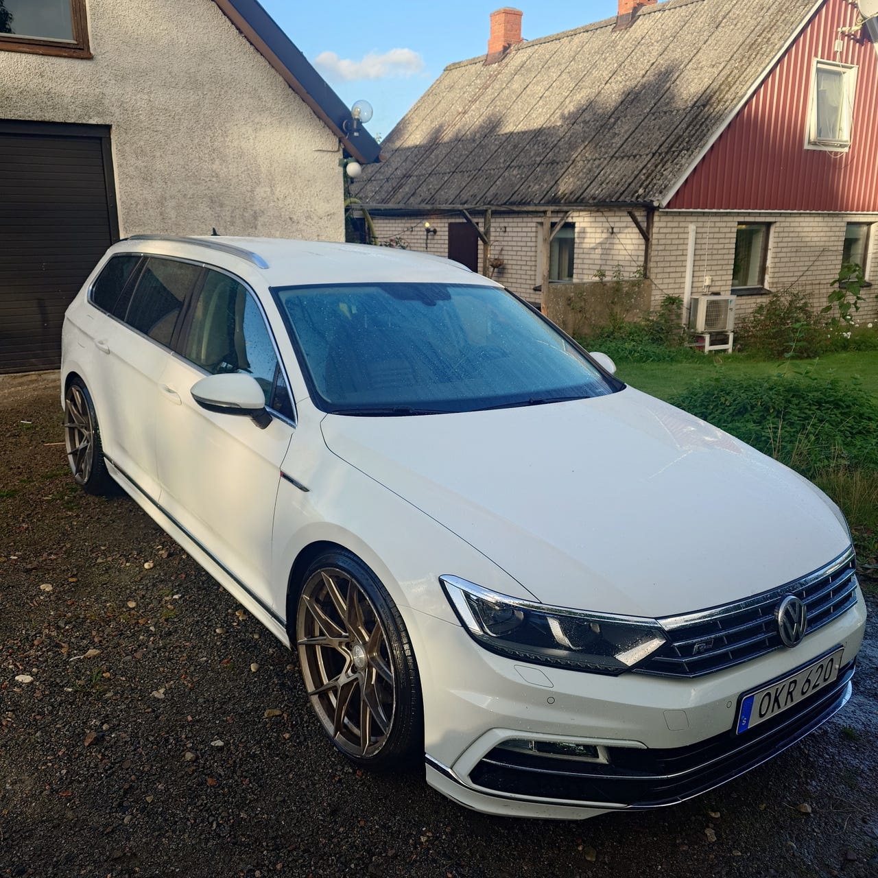Volkswagen Passat 2017 – bild 1 av 6