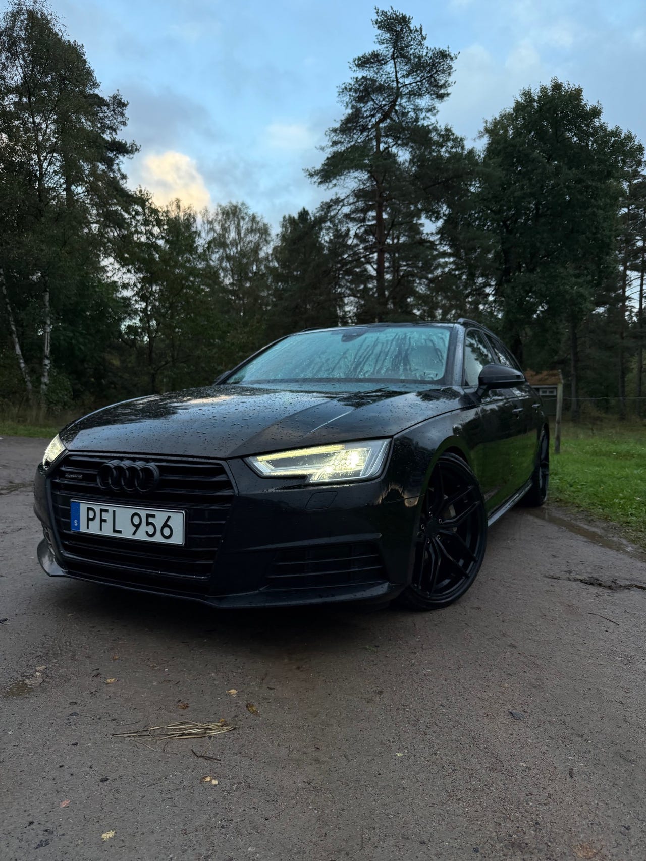 Audi A4 2018 – bild 1 av 6