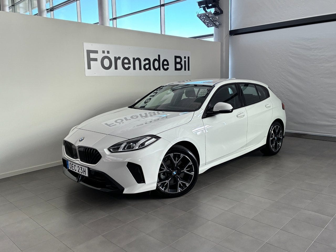 BMW 120 2026 – bild 1 av 13