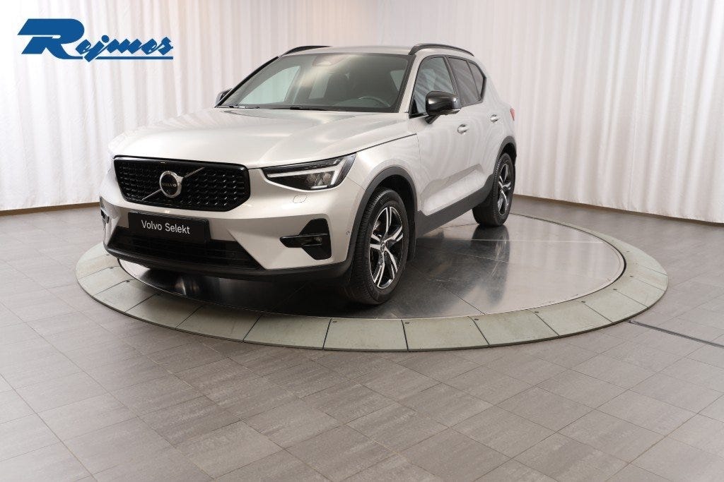 Volvo XC40 2025 – bild 1 av 24