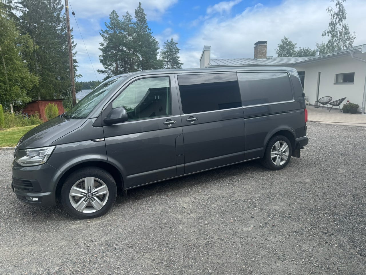 Volkswagen Transporter 2018 – bild 1 av 9