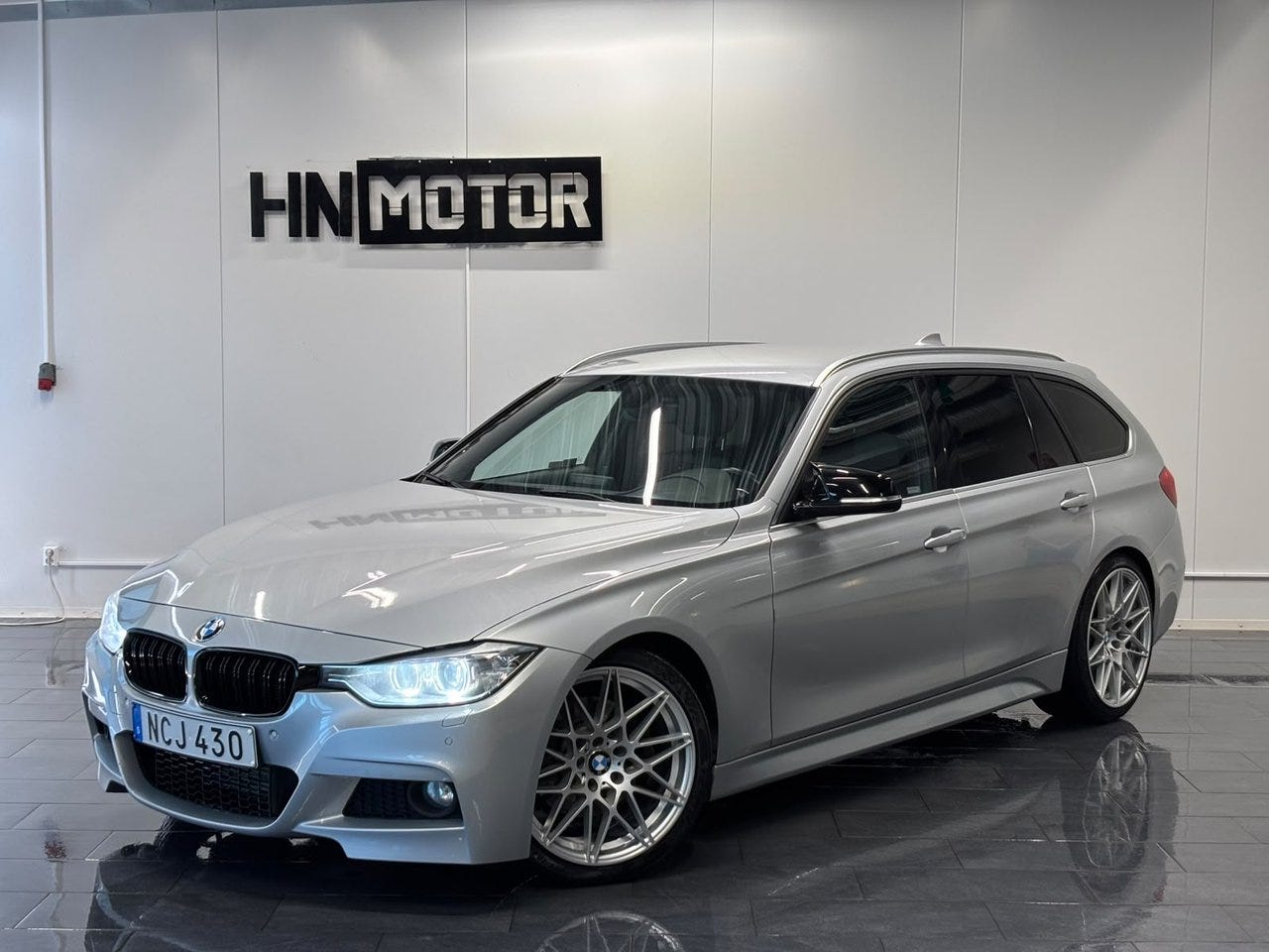 BMW 330d 2013 – bild 1 av 24
