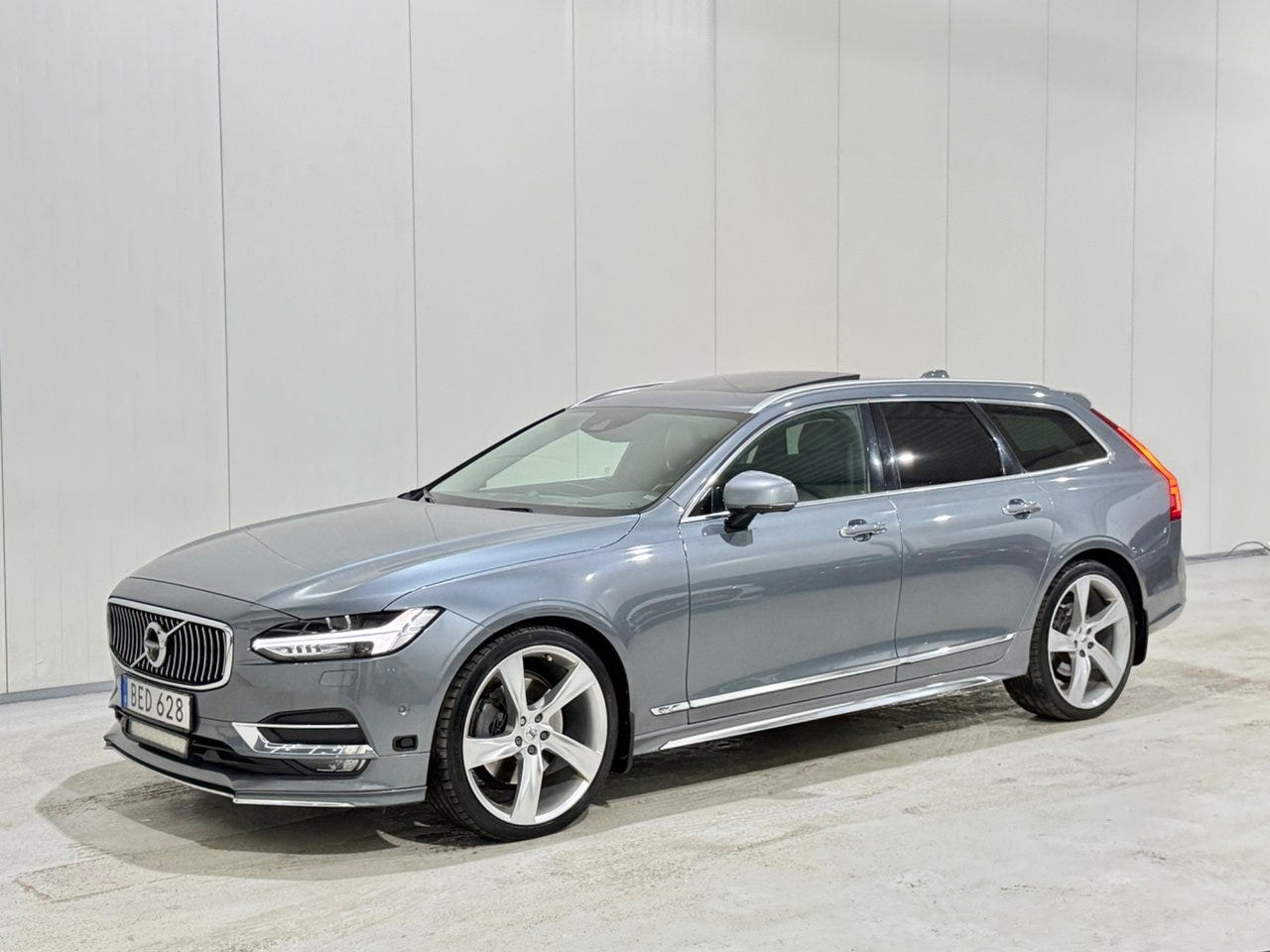 Volvo V90 2017 – bild 1 av 24