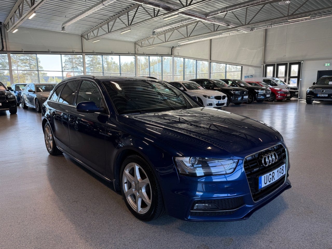 Audi A4 2014 – bild 1 av 17