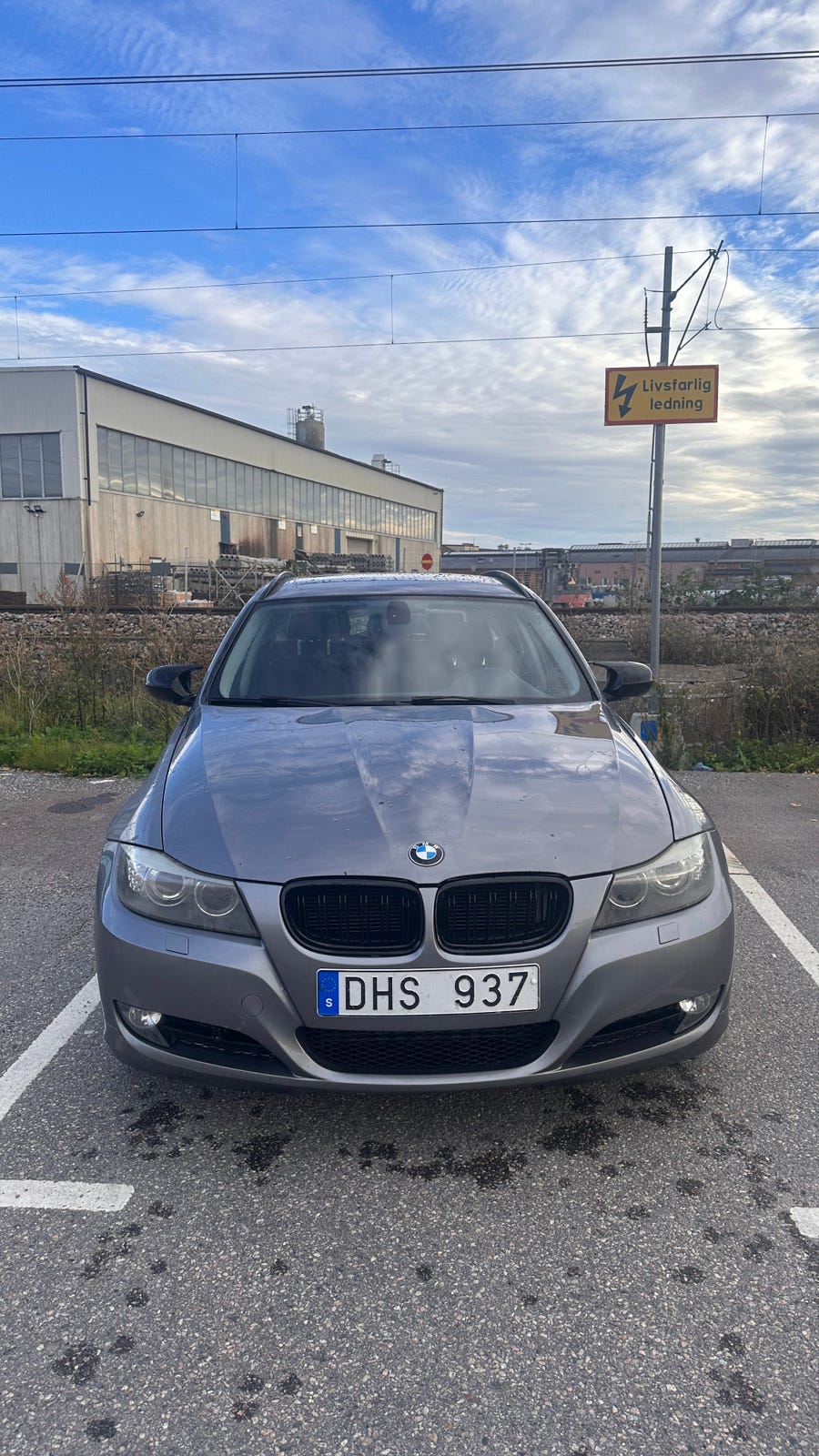 BMW 318d 2011 – bild 1 av 3