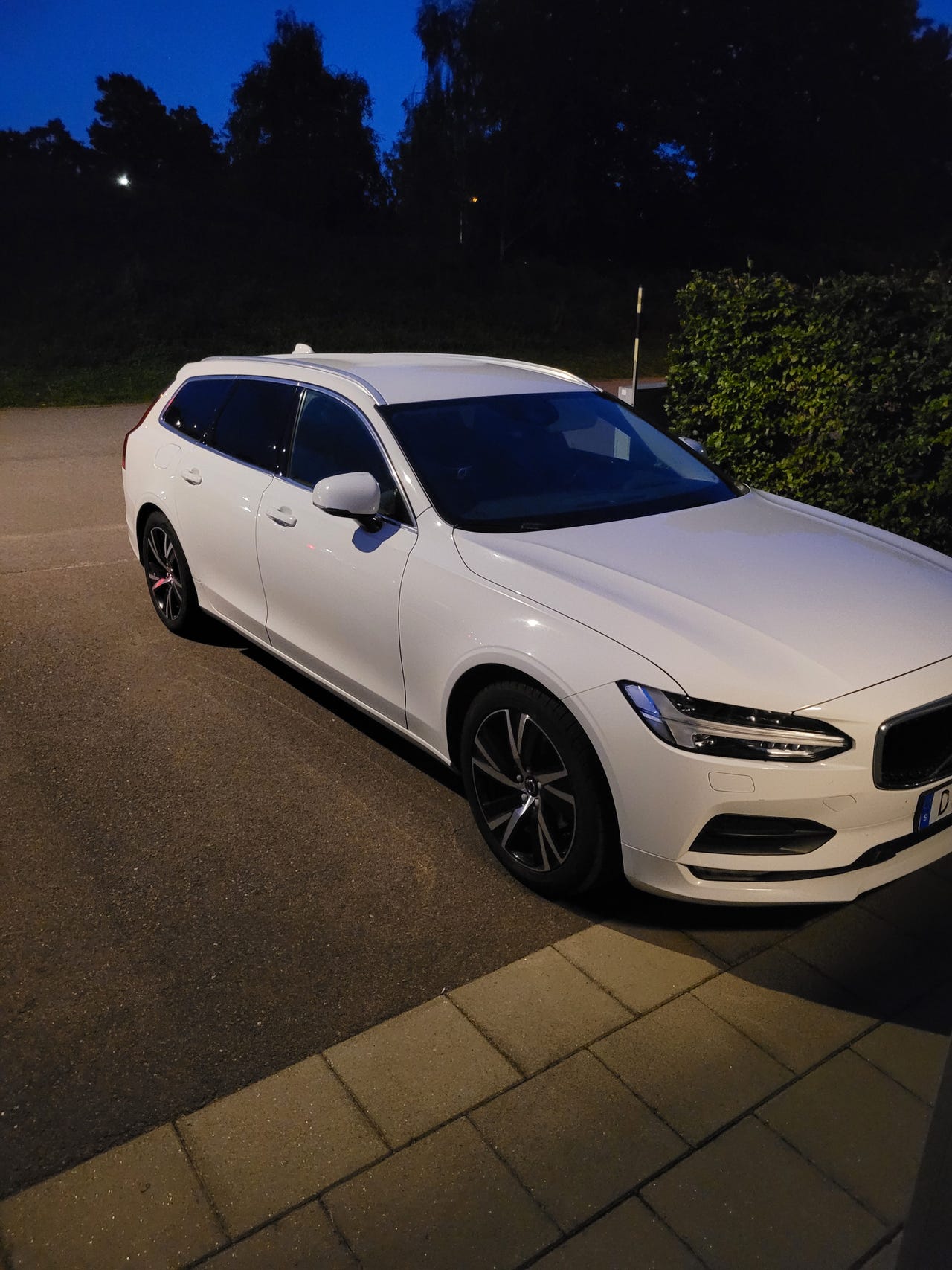 Volvo V90 2018 – bild 1 av 2