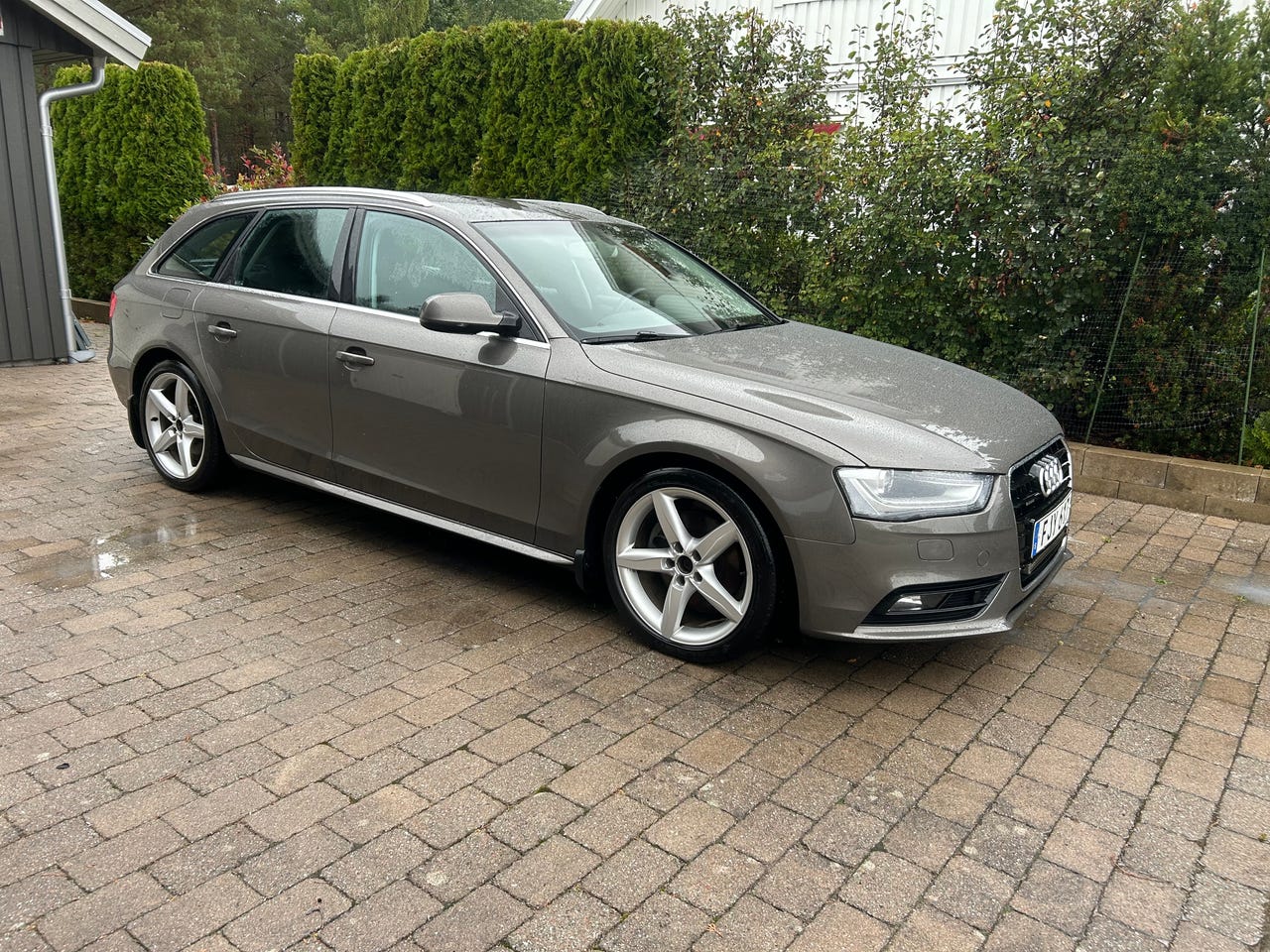 Audi A4 2014 – bild 1 av 7
