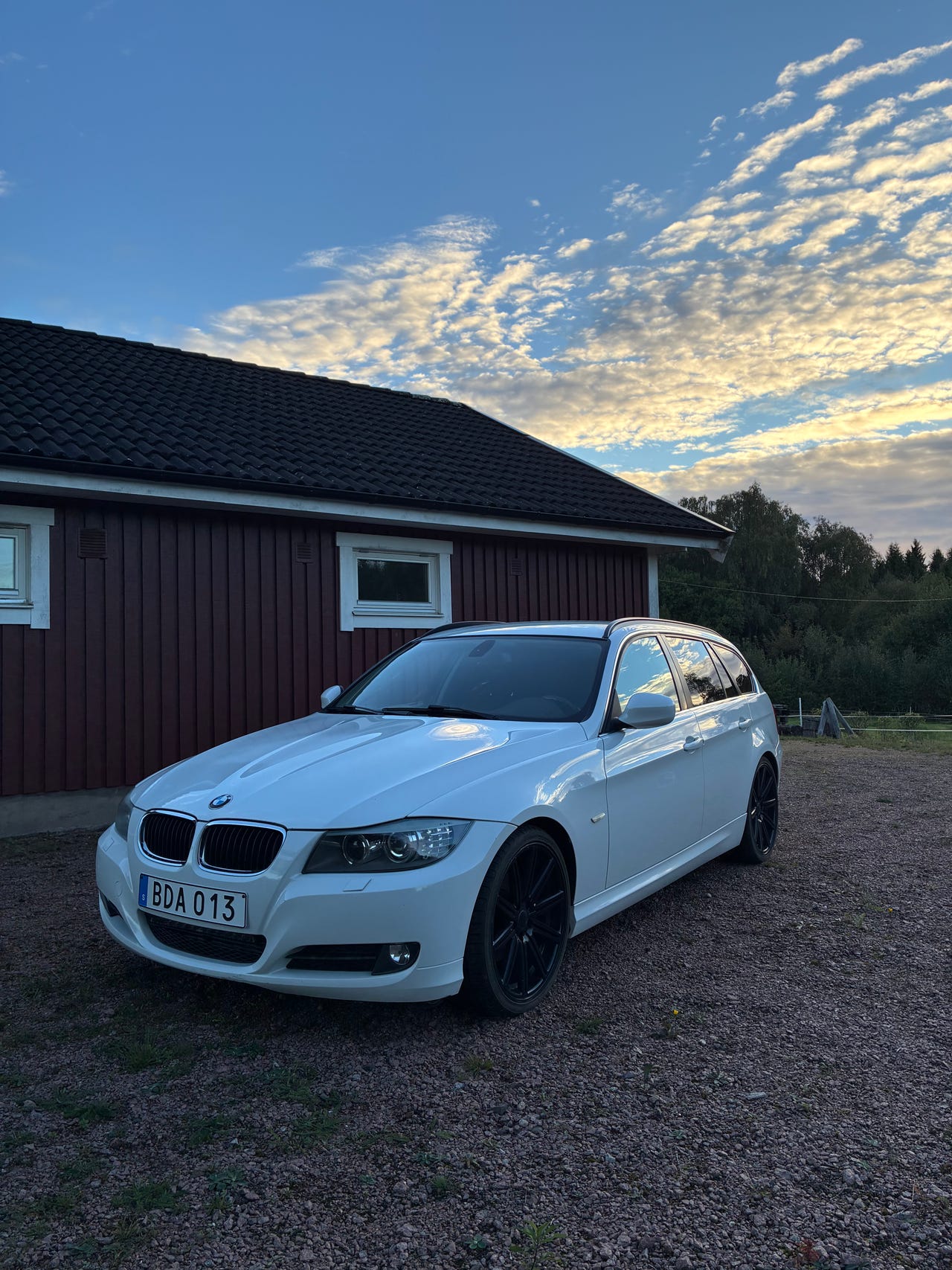 BMW 320d 2011 – bild 1 av 11