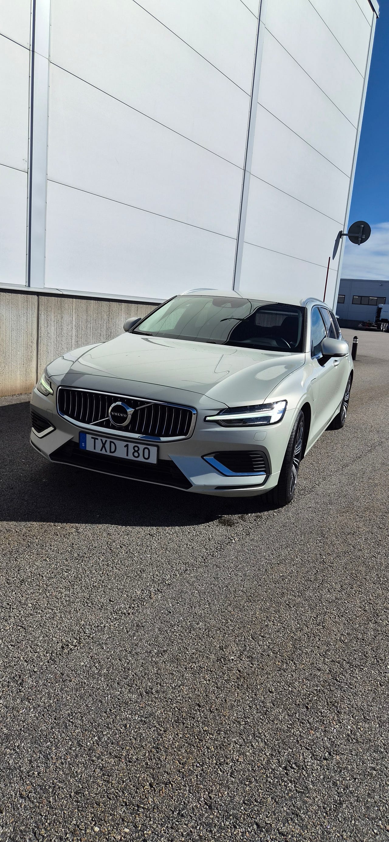 Volvo V60 2022 – bild 1 av 4