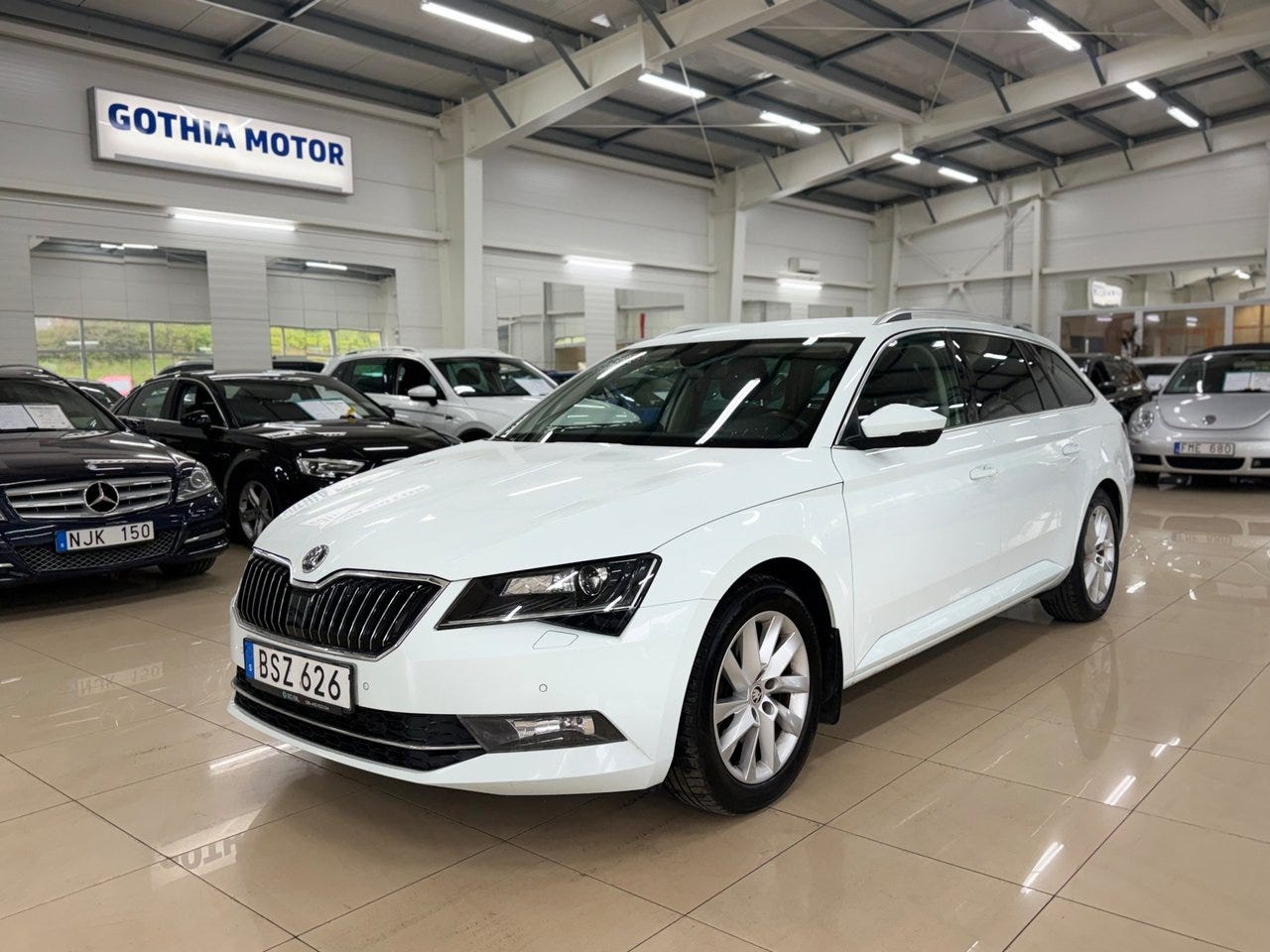 Skoda Superb 2018 – bild 1 av 17