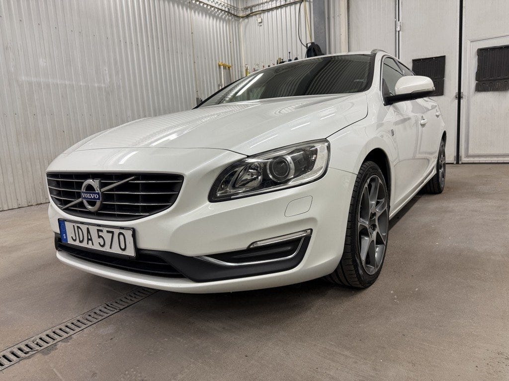 Volvo V60 2016 – bild 1 av 24