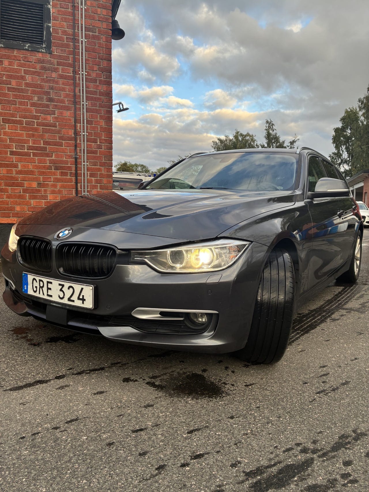 BMW 320d 2015 – bild 1 av 5