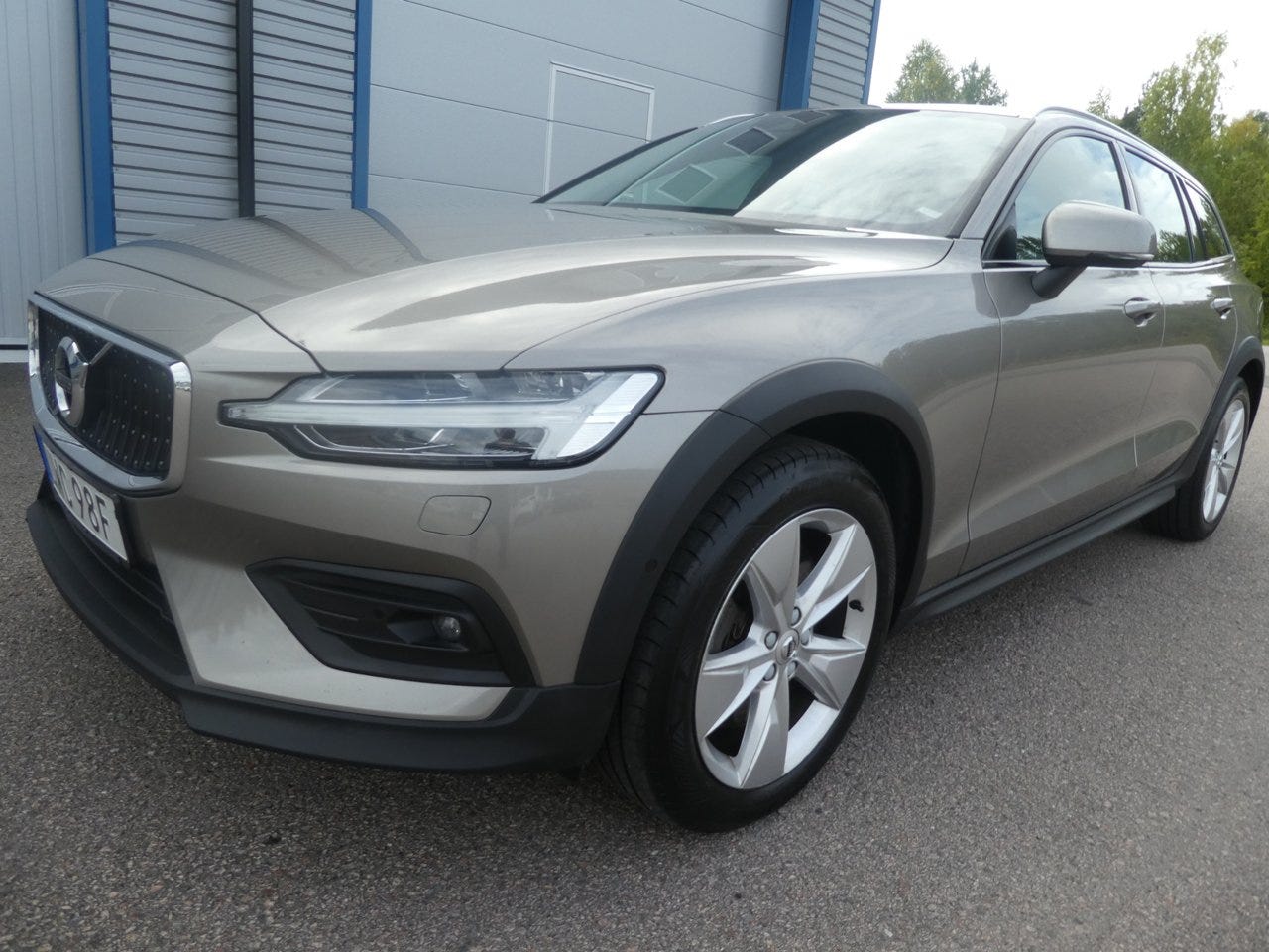 Volvo V60 Cross Country 2022 – bild 1 av 22