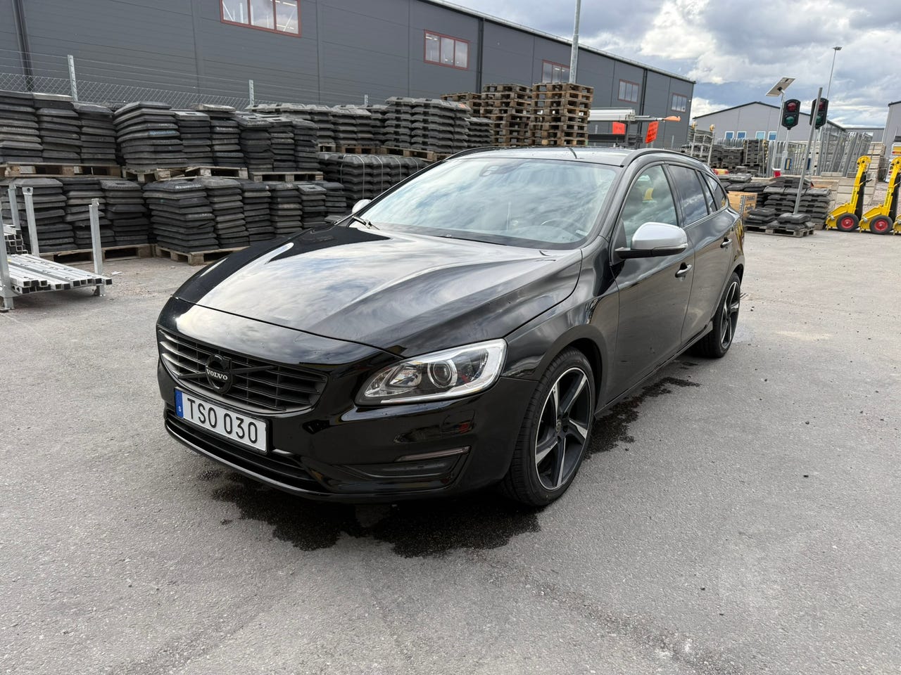 Volvo V60 2015 – bild 1 av 6