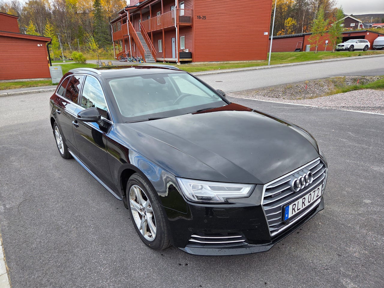 Audi A4 2018 – bild 1 av 9