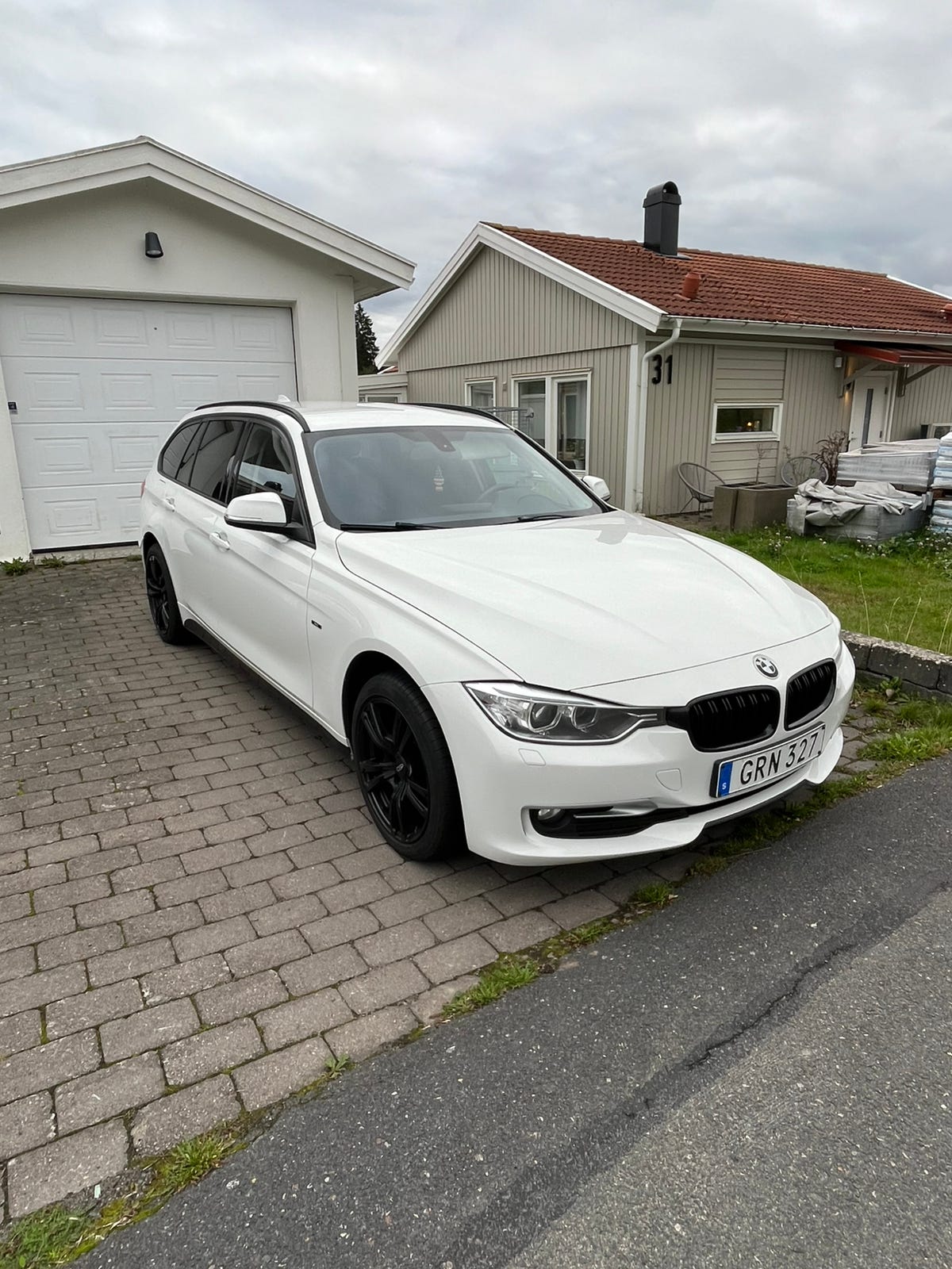 BMW 320d 2015 – bild 1 av 6