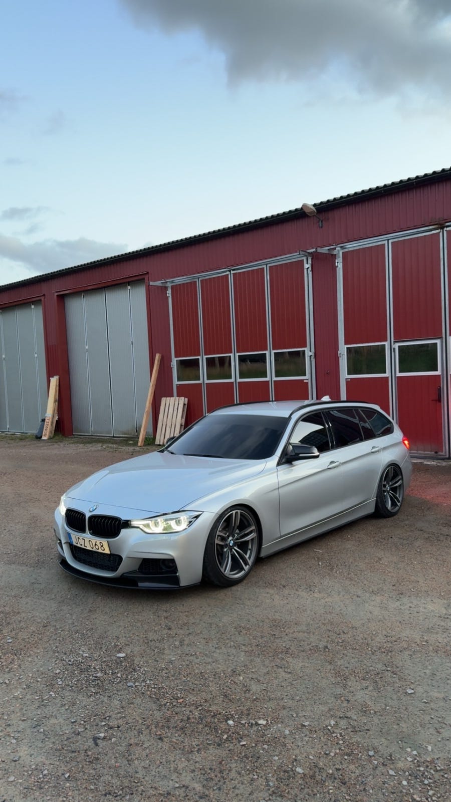 BMW 330d 2016 – bild 1 av 3