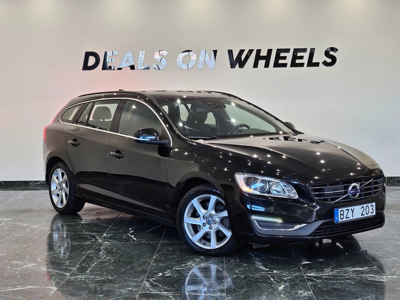 Volvo V60 2014 – bild 1 av 22