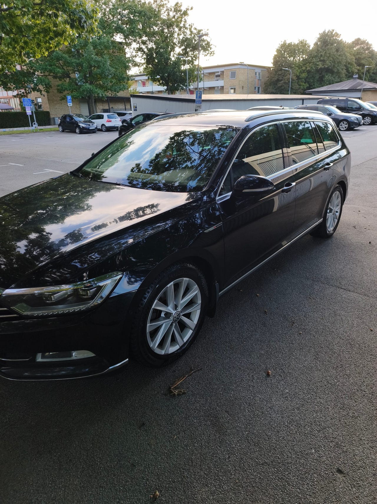 Volkswagen Passat 2015 – bild 1 av 10