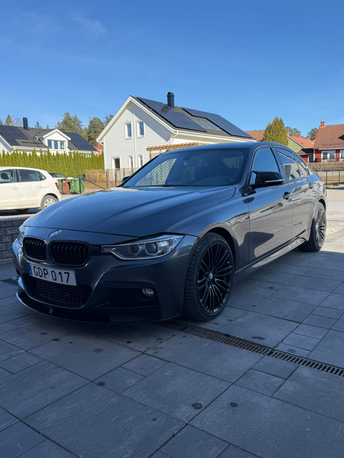 BMW 320d 2013 – bild 1 av 9