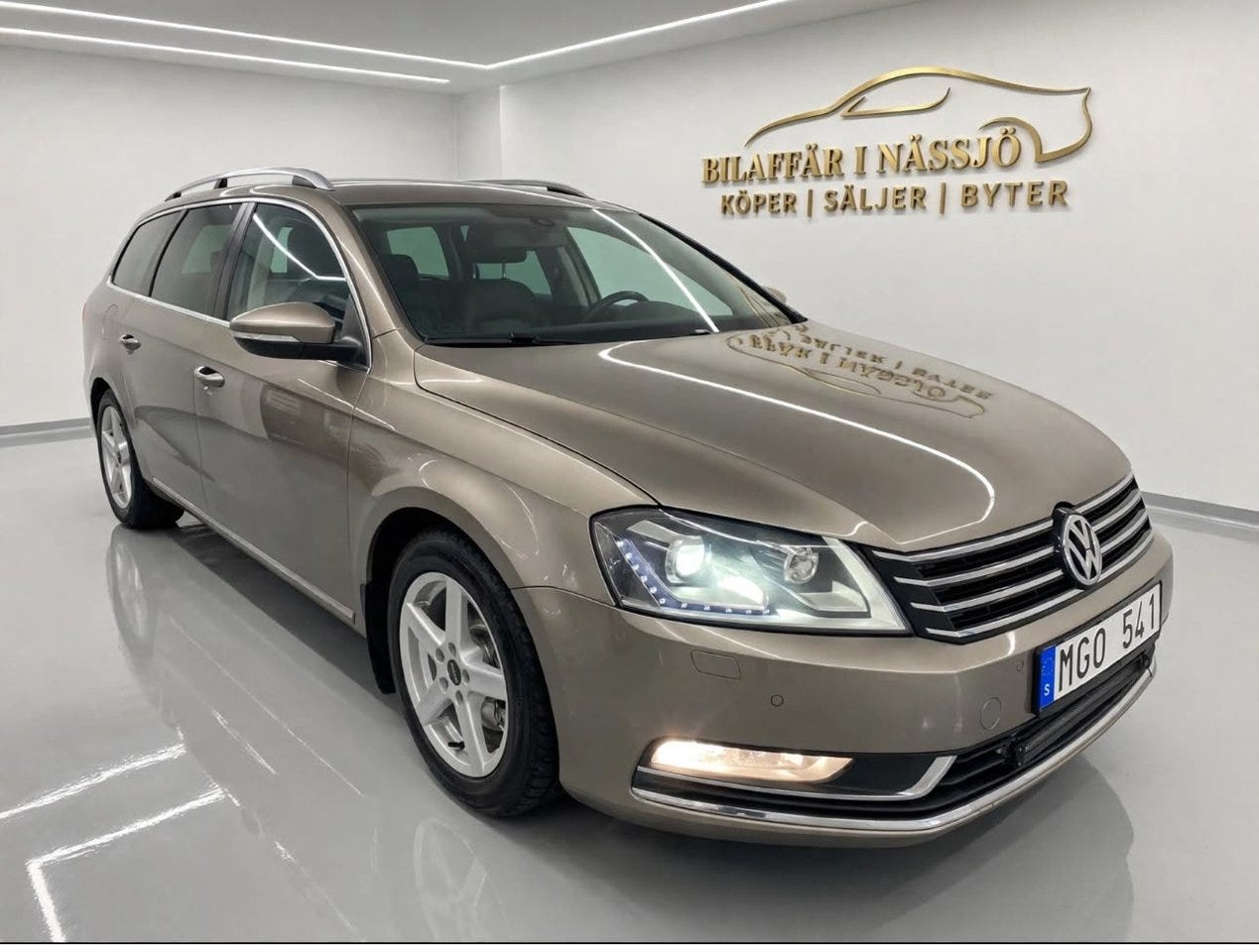 Volkswagen Passat 2012 – bild 1 av 24