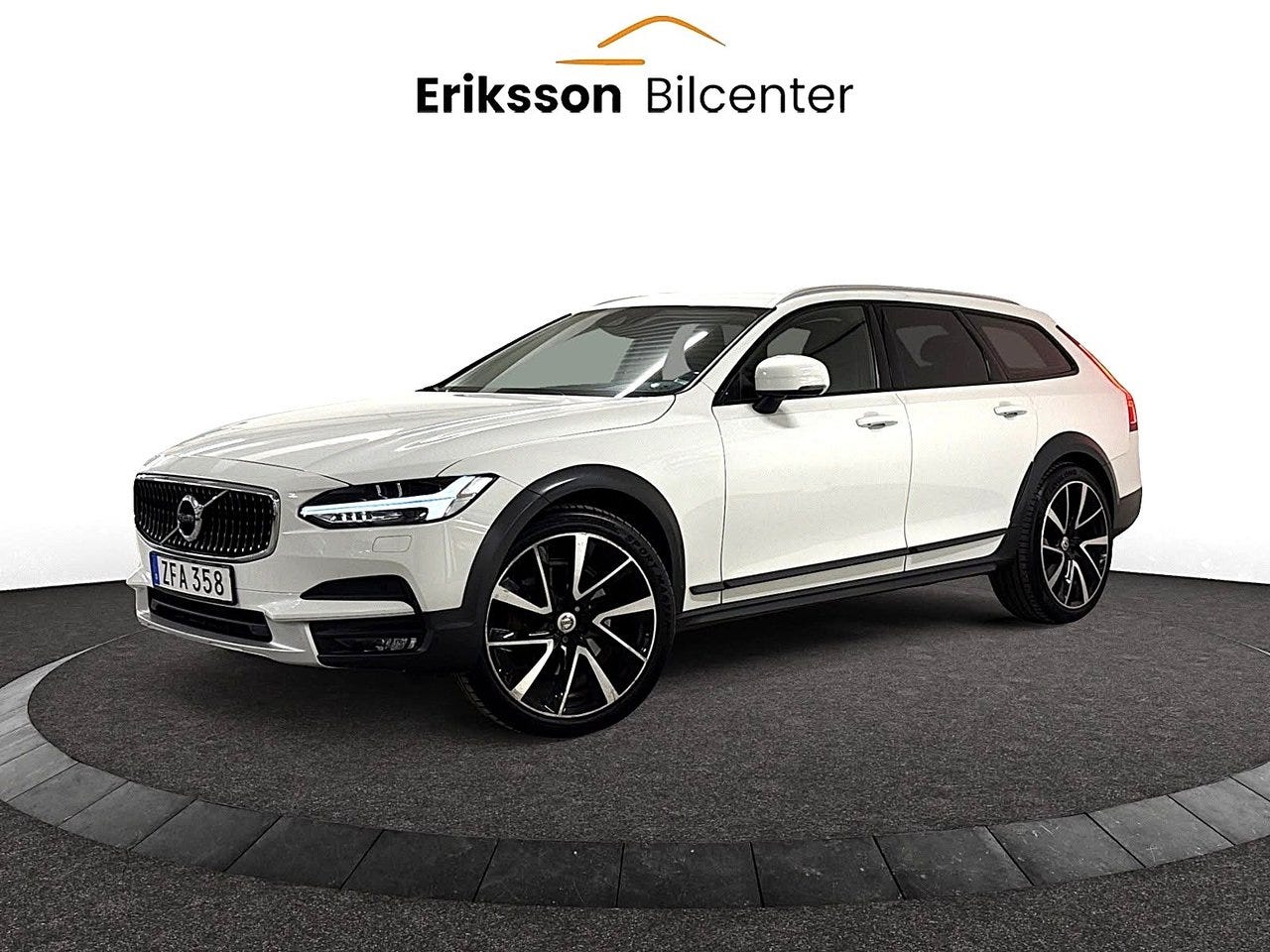Volvo V90 Cross Country 2018 – bild 1 av 24