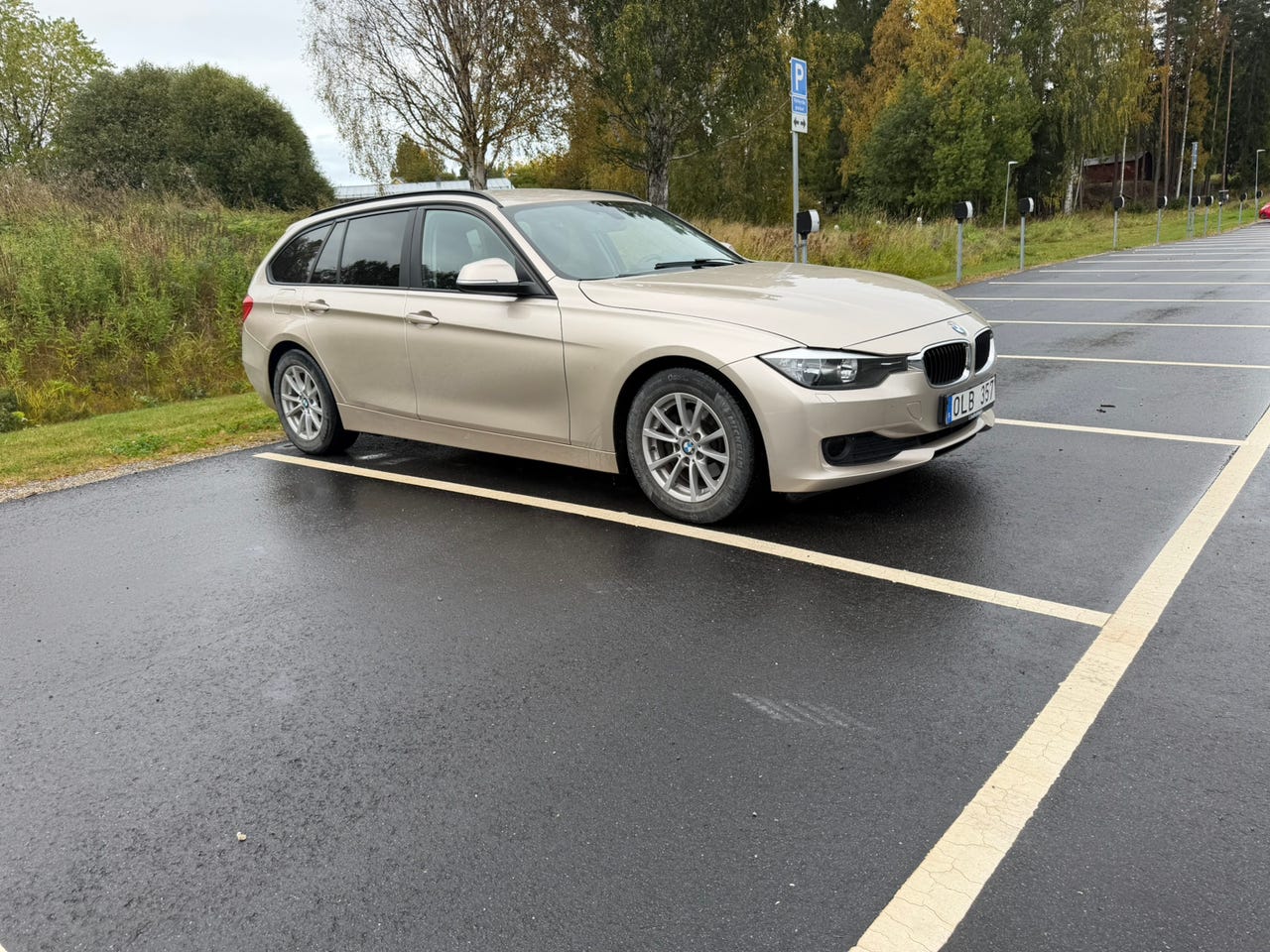 BMW 318d 2014 – bild 1 av 4