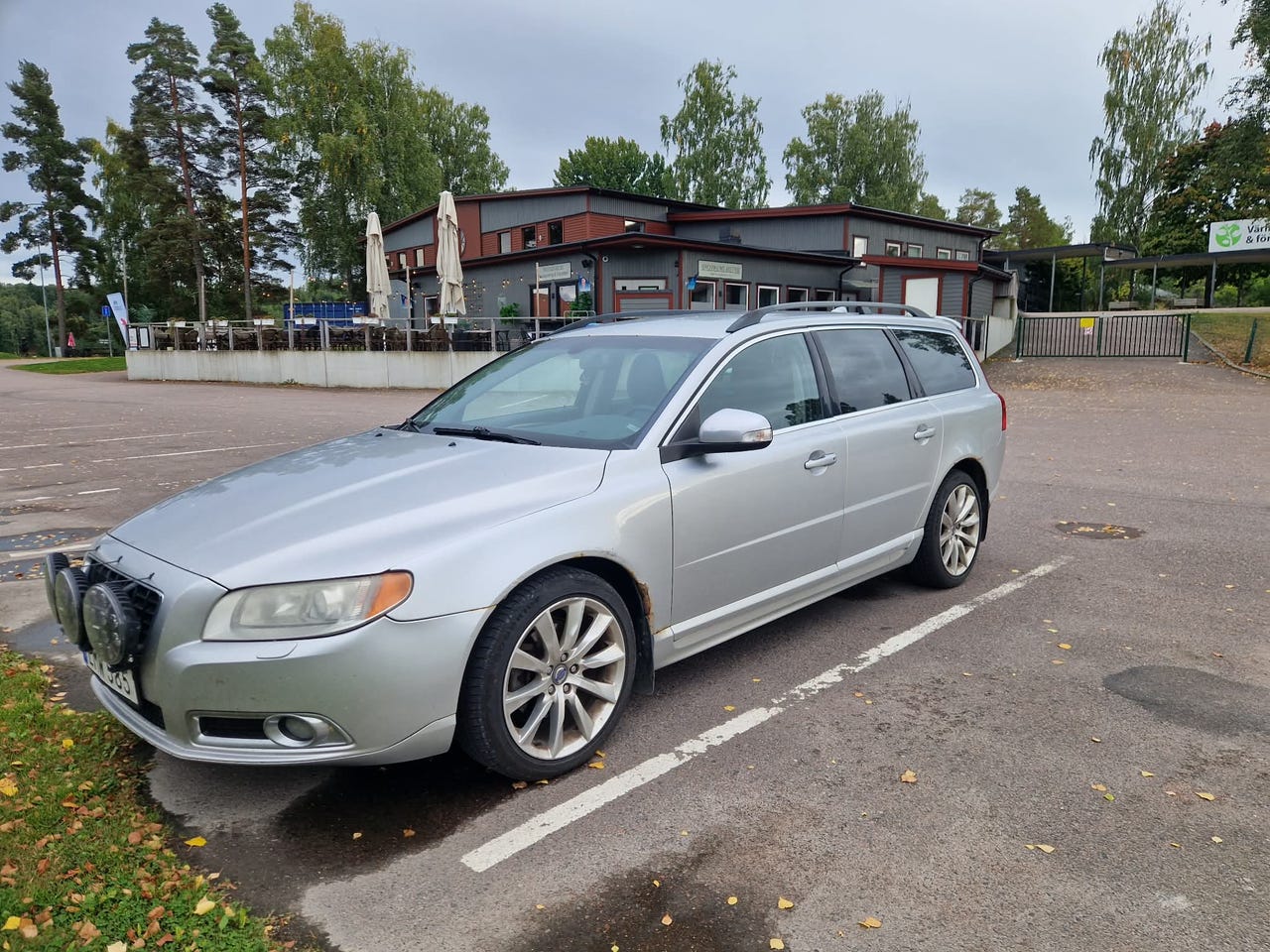 Volvo V70 2010 – bild 1 av 6