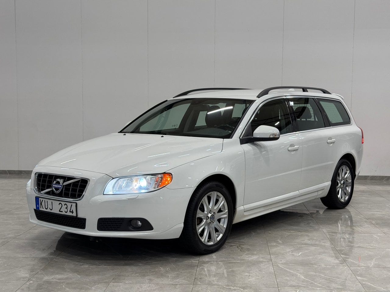 Volvo V70 2011 – bild 1 av 23
