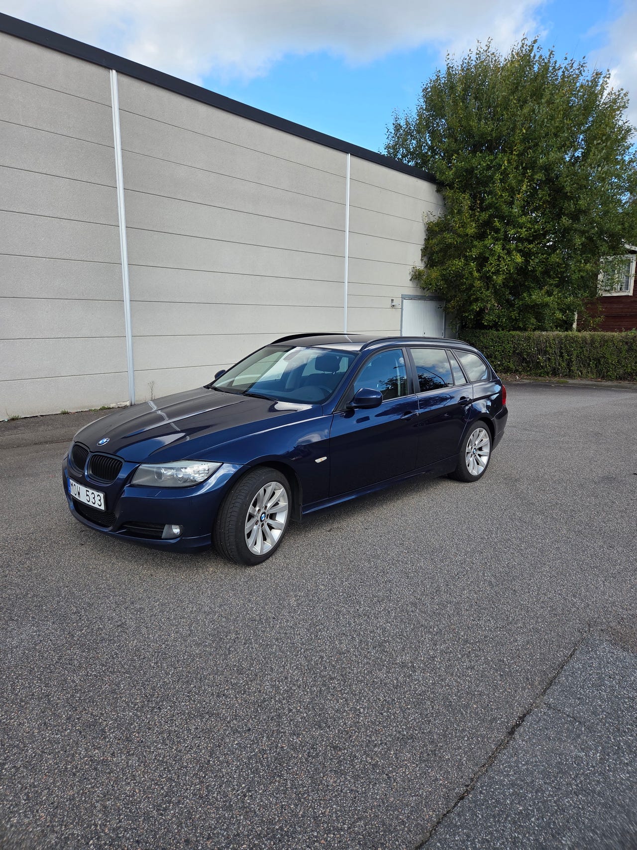 BMW 320d 2012 – bild 1 av 5