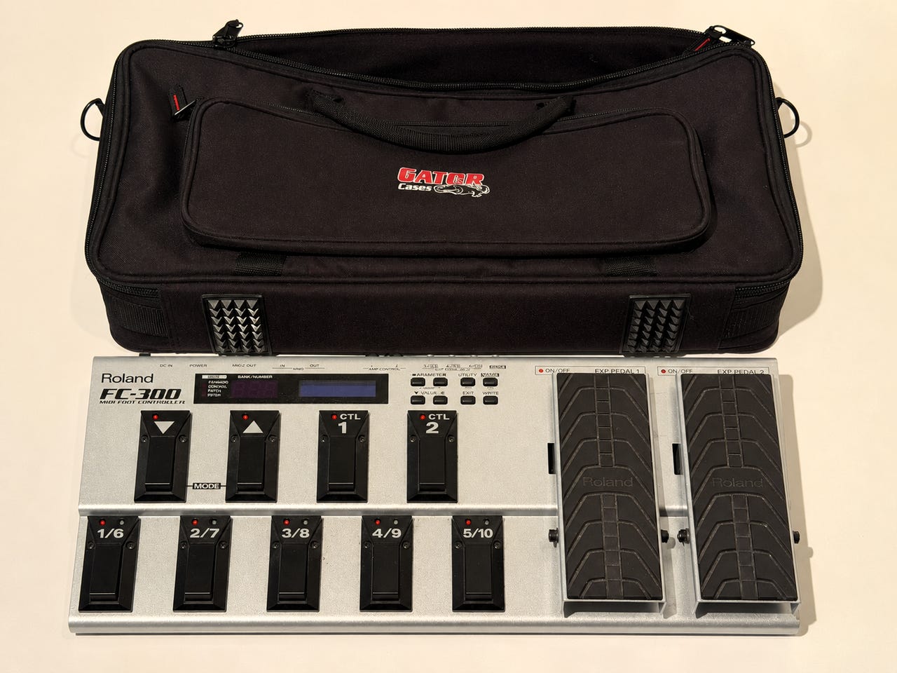 Roland FC-300 MIDI-foot controller med Gator väska. | Blocket