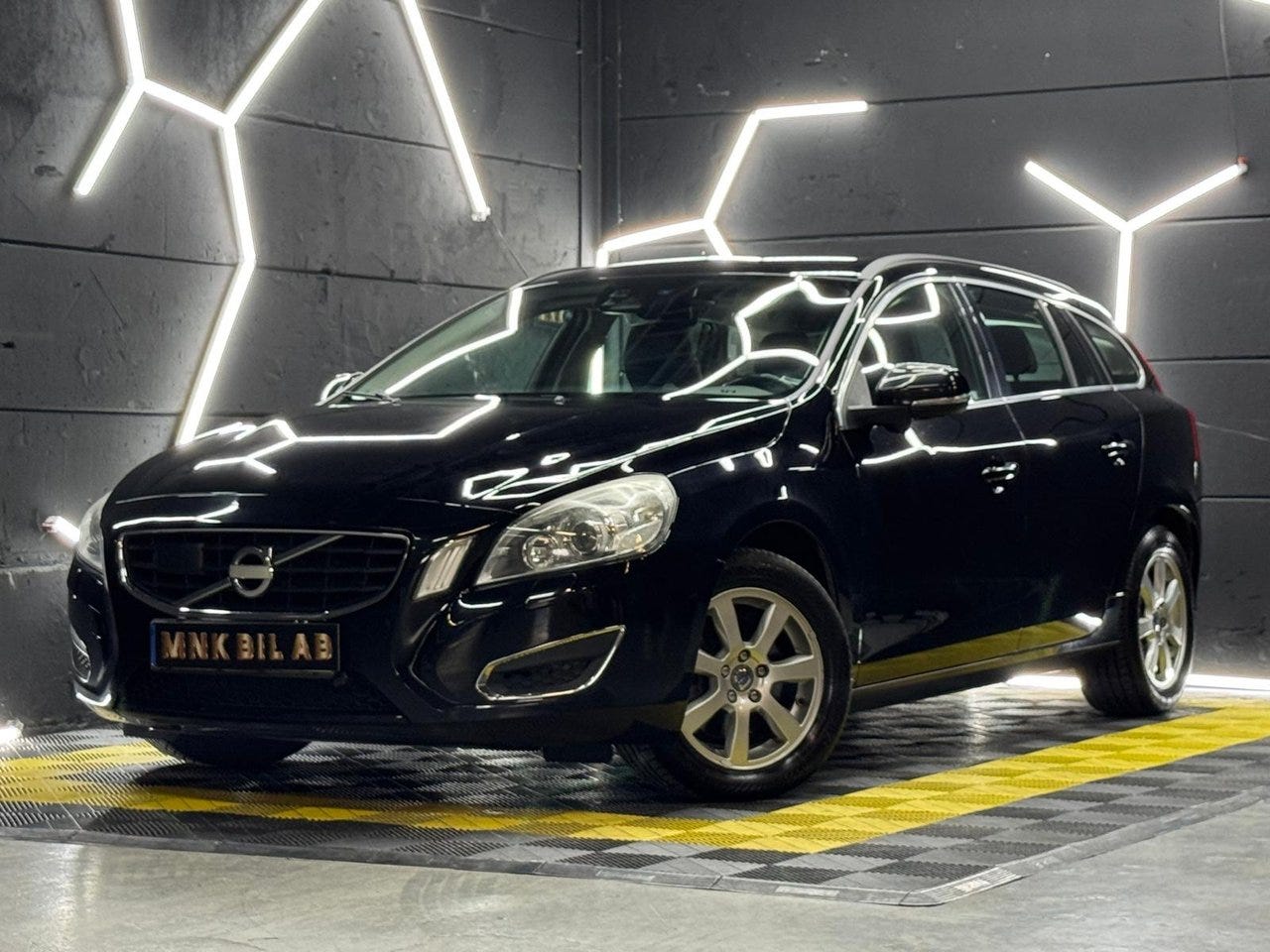 Volvo V60 2012 – bild 1 av 23
