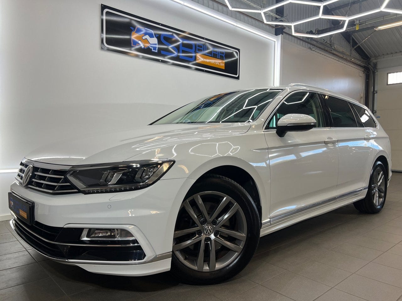 Volkswagen Passat 2017 – bild 1 av 24