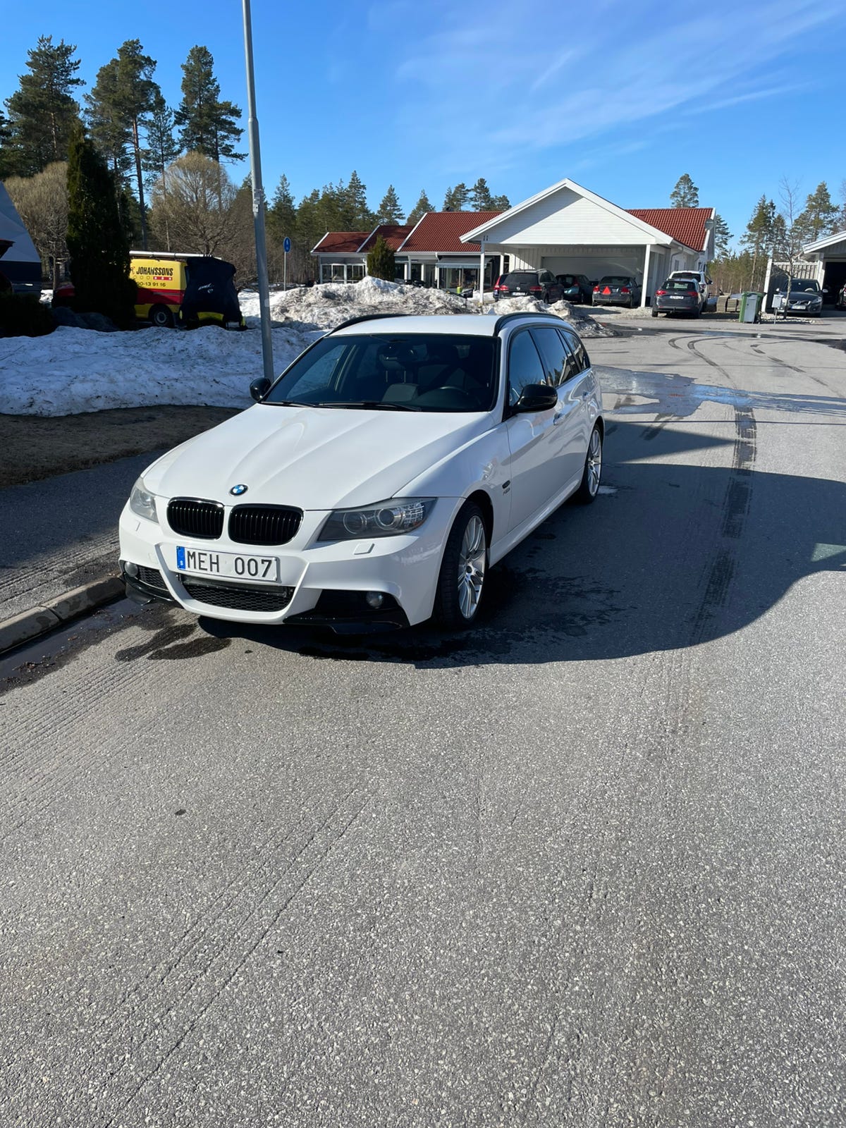 BMW 320d 2012 – bild 1 av 6