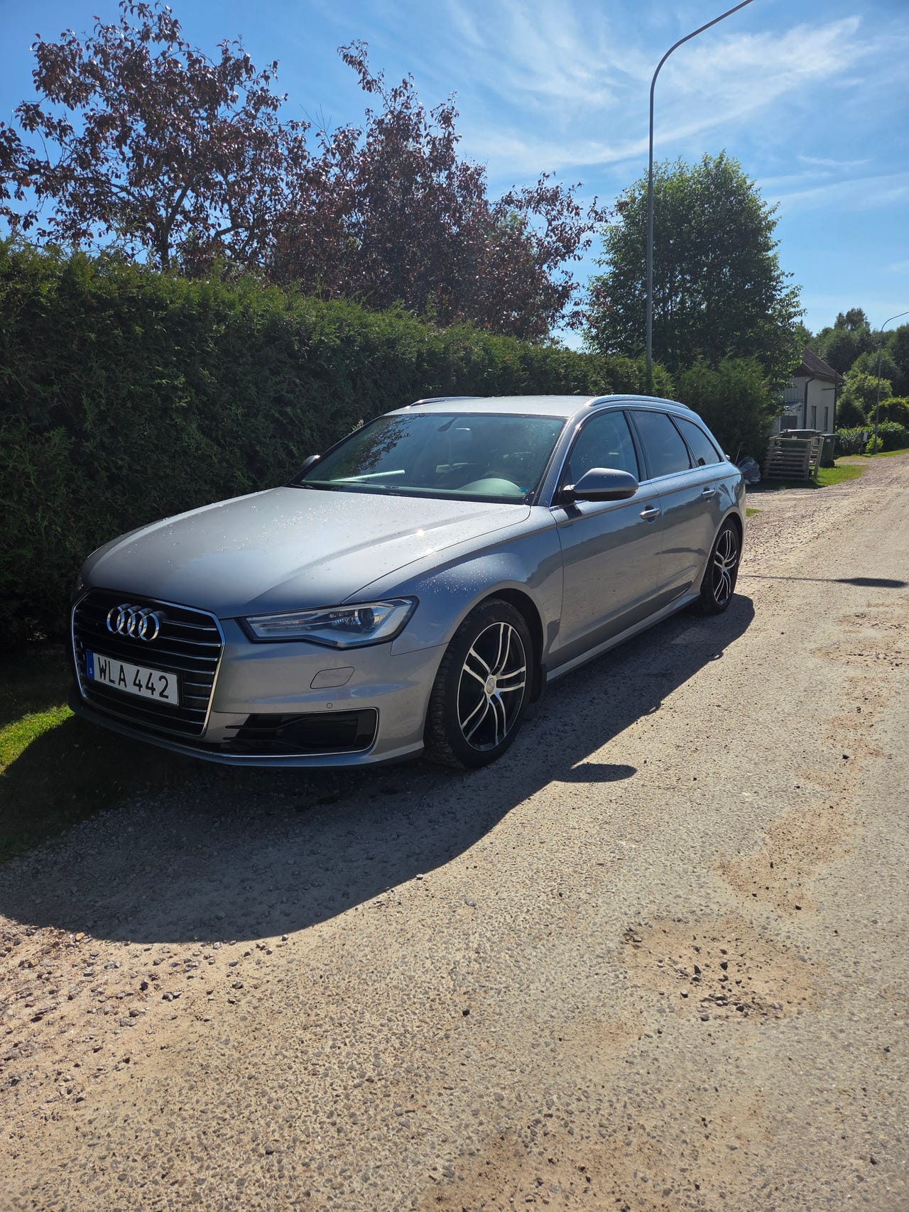 Audi A6 2016 – bild 1 av 2