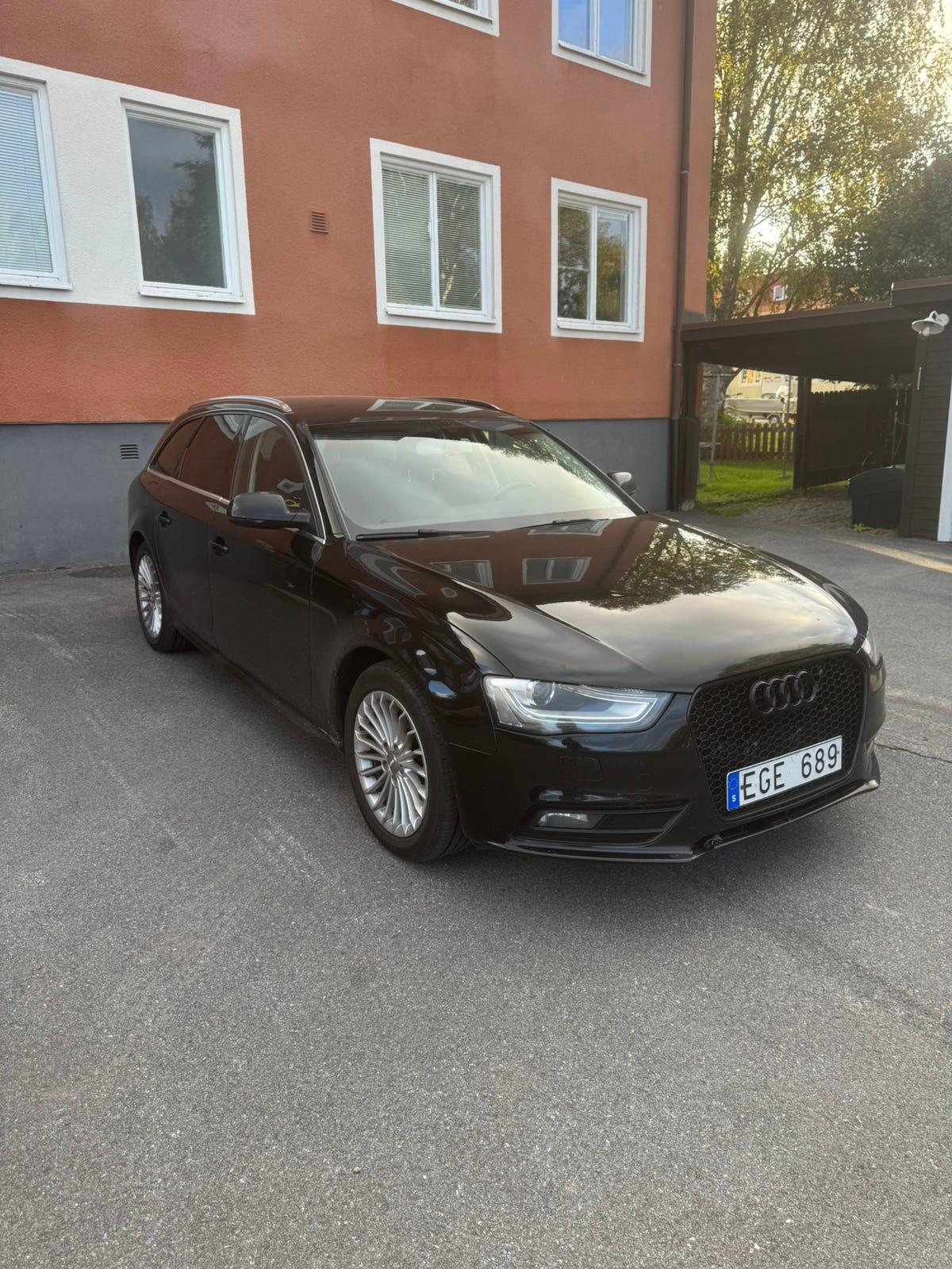 Audi A4 2013 – bild 1 av 7