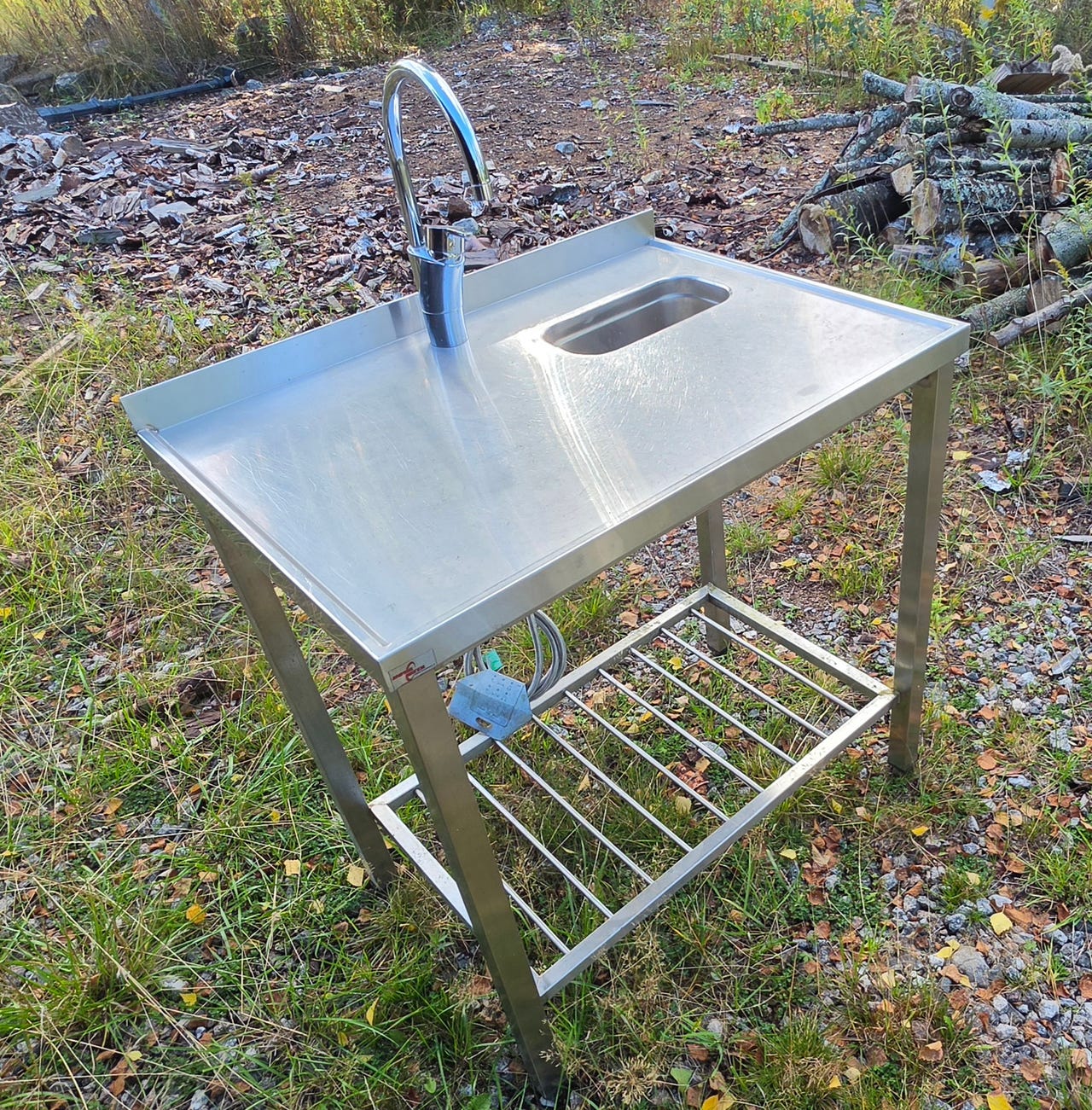 Rostfri vask med ho och hylla | Blocket