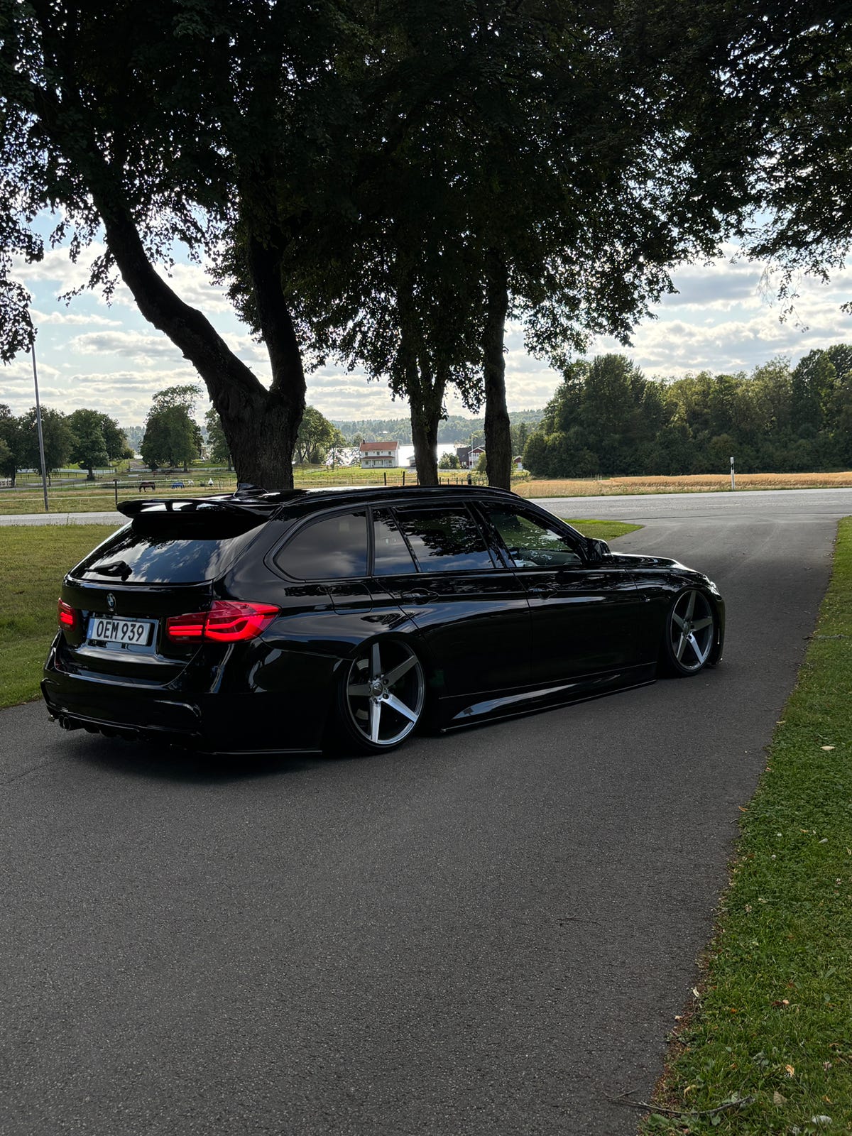 BMW 320d 2017 – bild 1 av 4