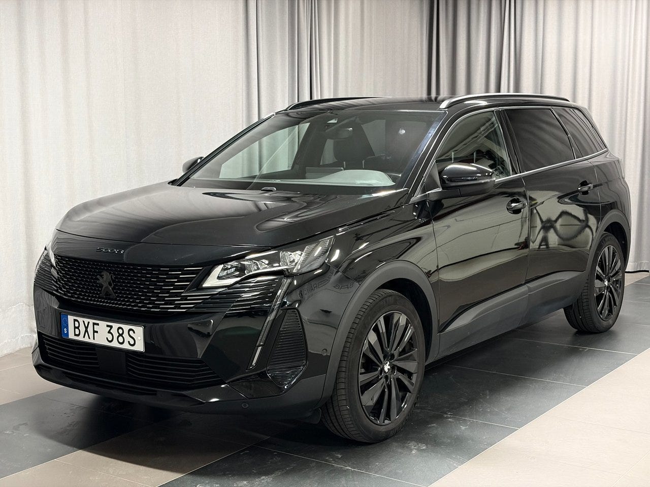 Peugeot 5008 2023 – bild 1 av 17