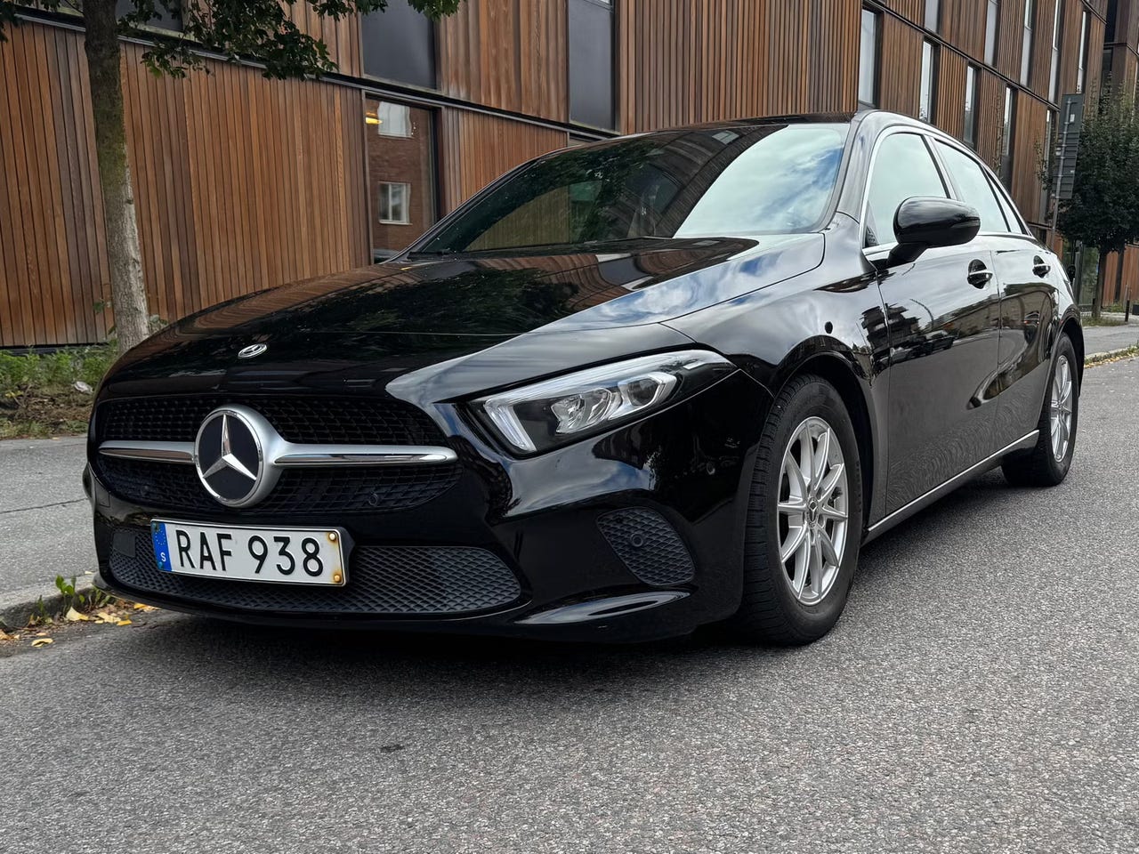 Mercedes-Benz A180 2019 – bild 1 av 23