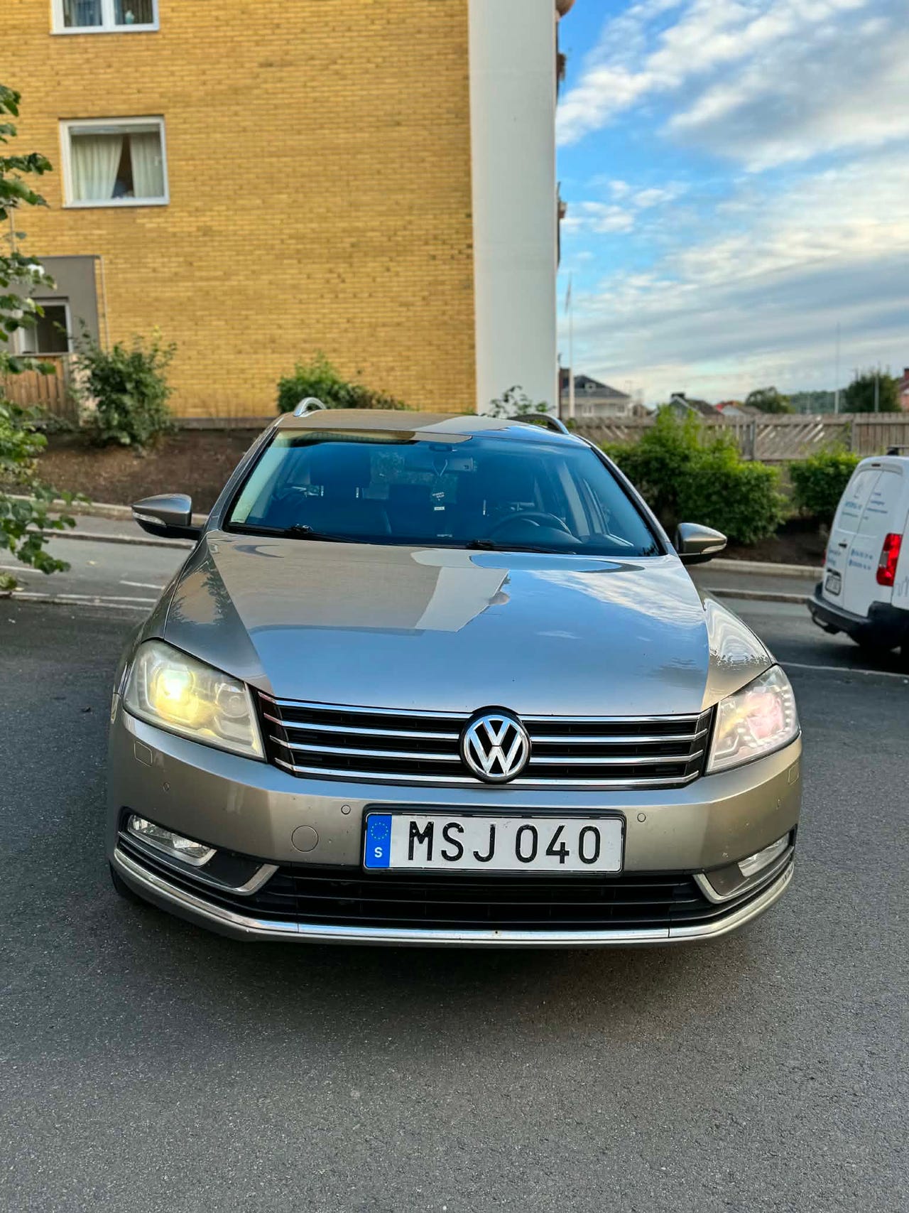 Volkswagen Passat 2012 – bild 1 av 6