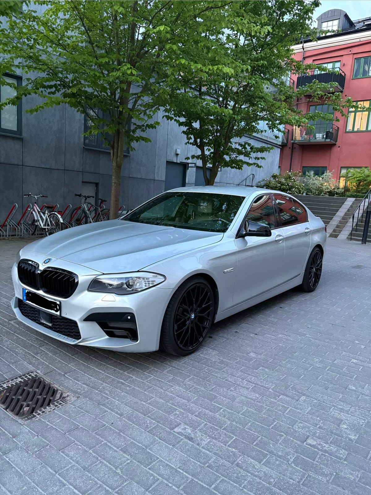 BMW 520d 2010 – bild 1 av 12