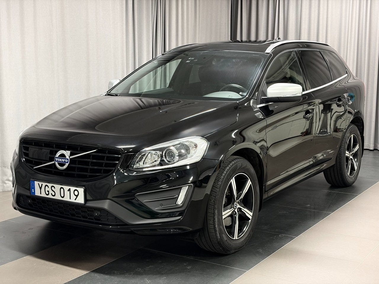 Volvo XC60 2017 – bild 1 av 23