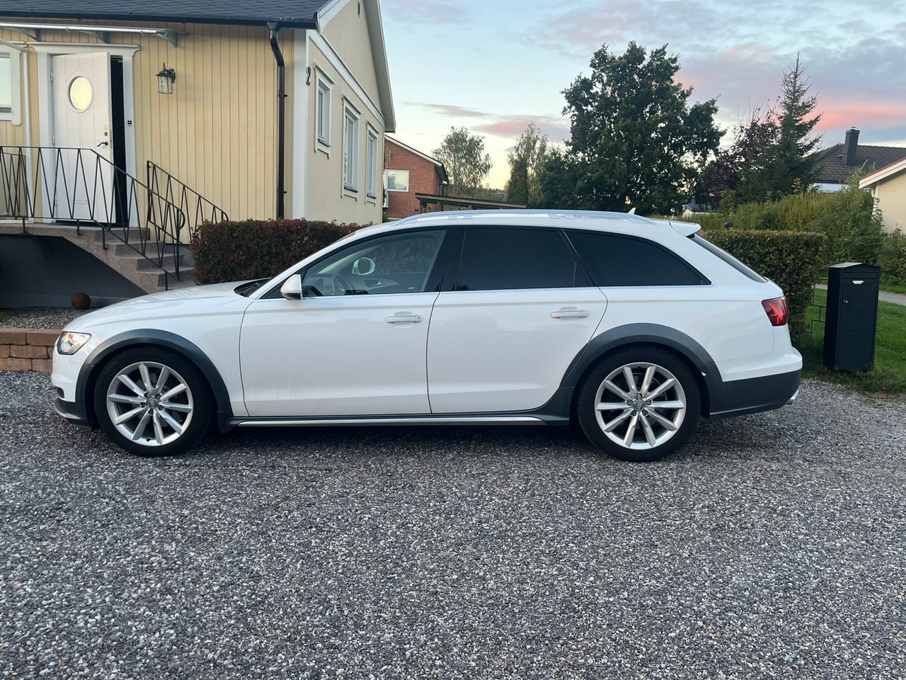 Audi A6 allroad 2015 – bild 1 av 5