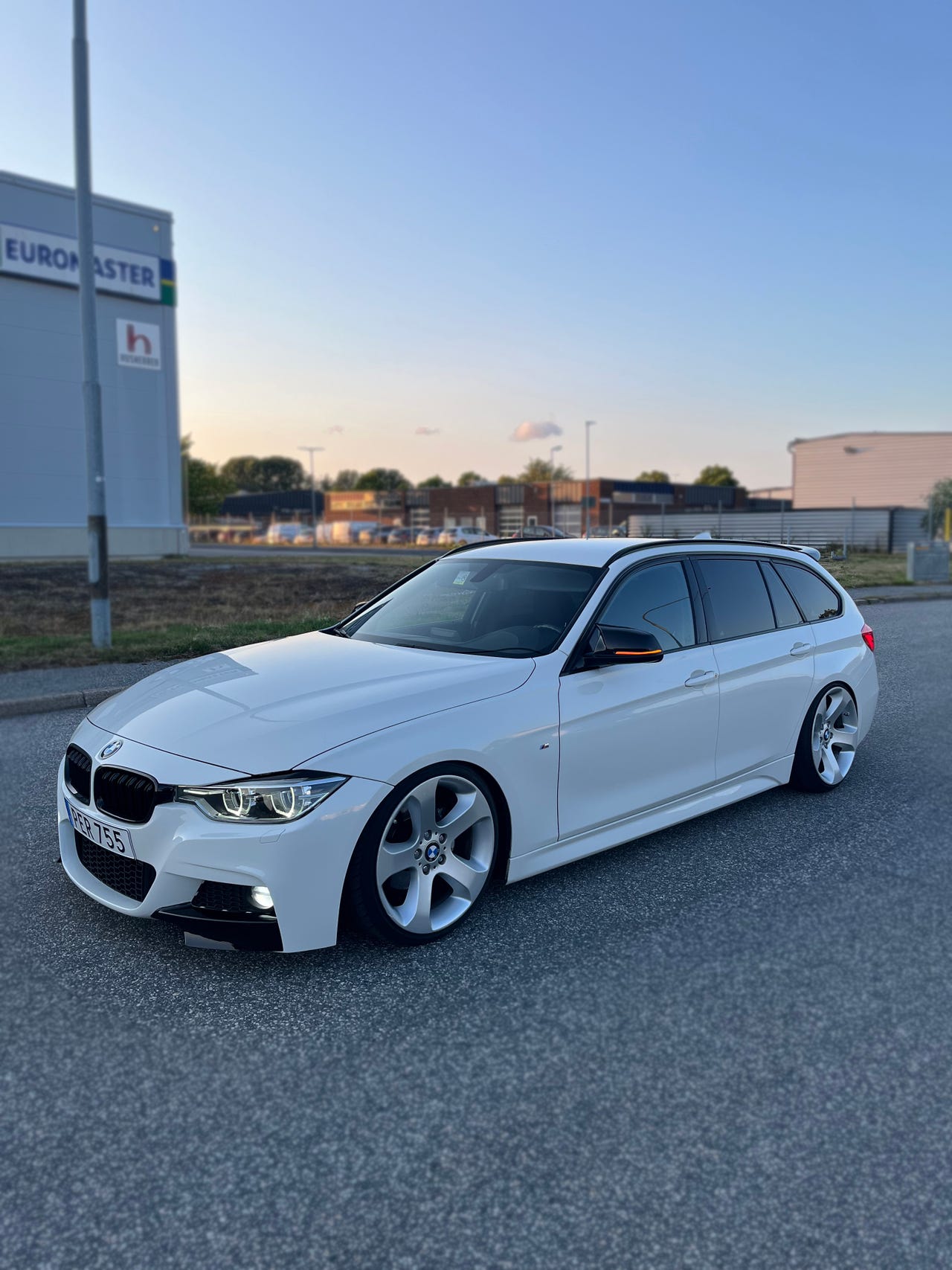 BMW 320d 2017 – bild 1 av 7