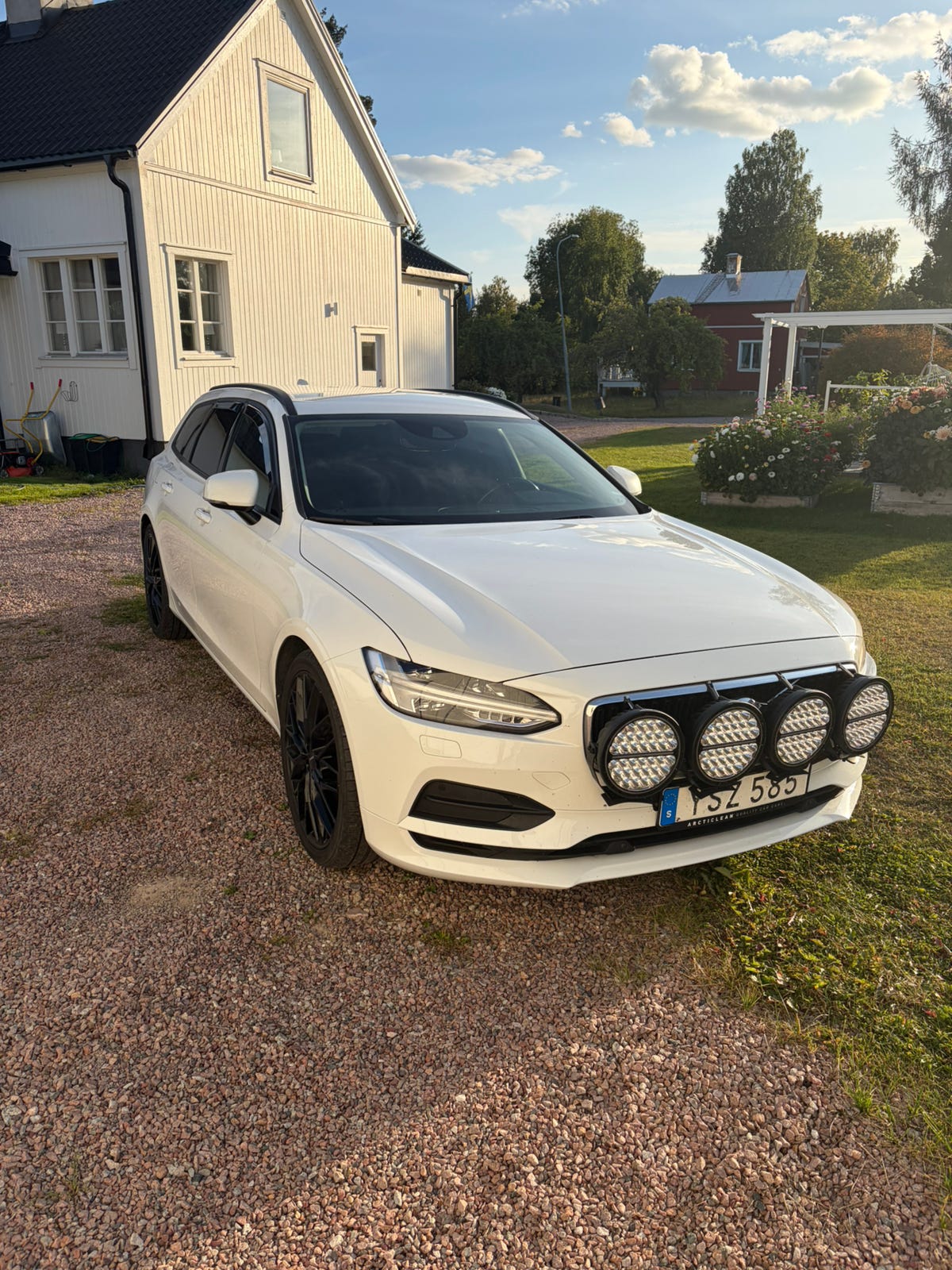 Volvo V90 2018 – bild 1 av 5