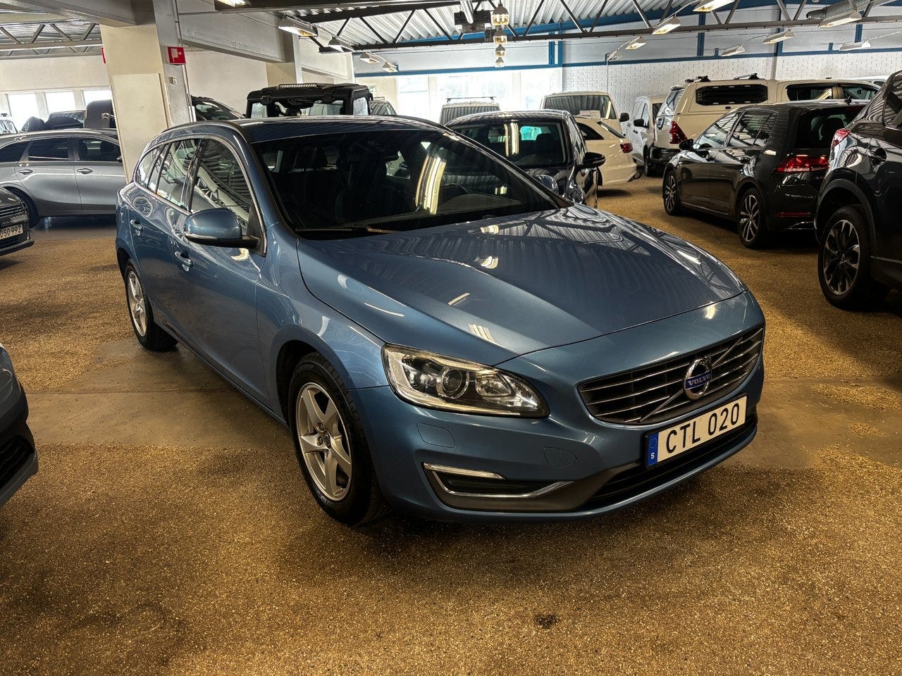 Volvo V60 2015 – bild 1 av 8